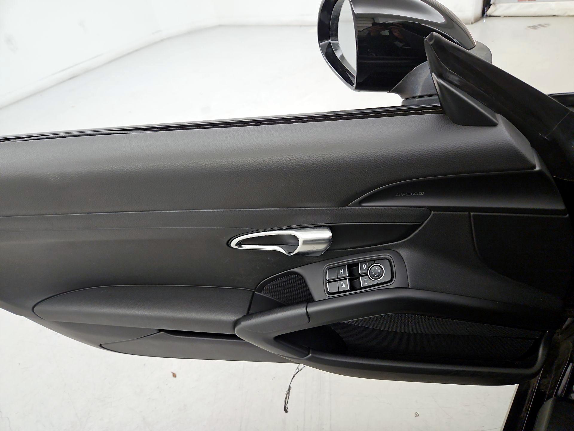 Thumbnail: 2015 Porsche Cayman - 12