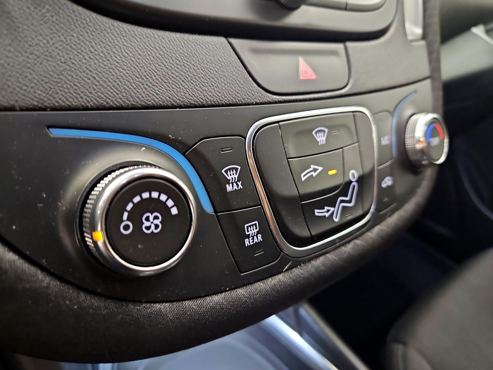 Thumbnail: 2019 Chevrolet Malibu - 16