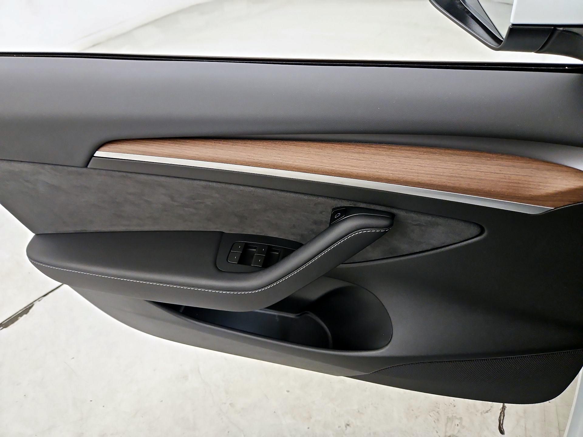 Thumbnail: 2023 Tesla Model 3 - 12