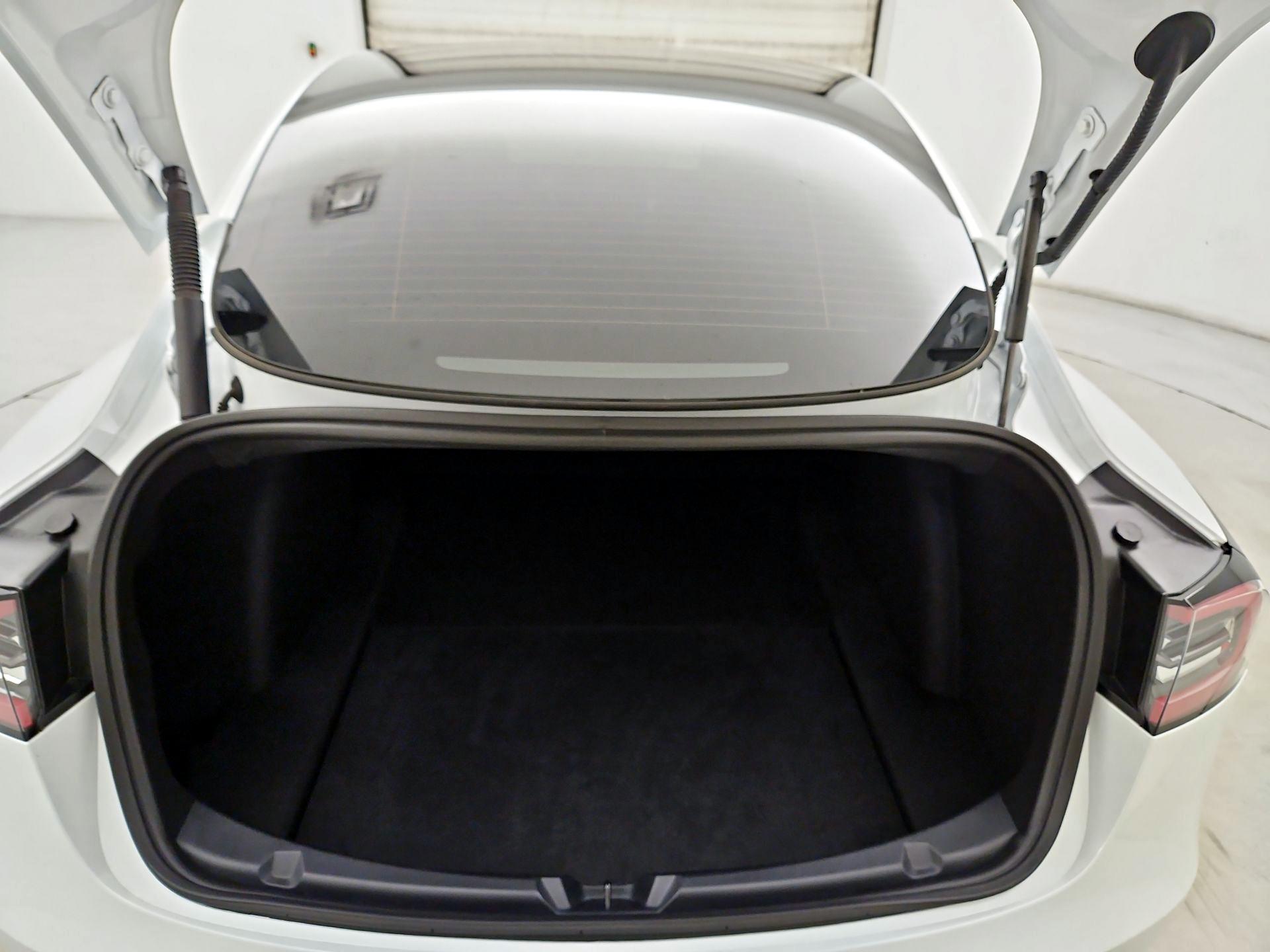 Thumbnail: 2023 Tesla Model 3 - 19