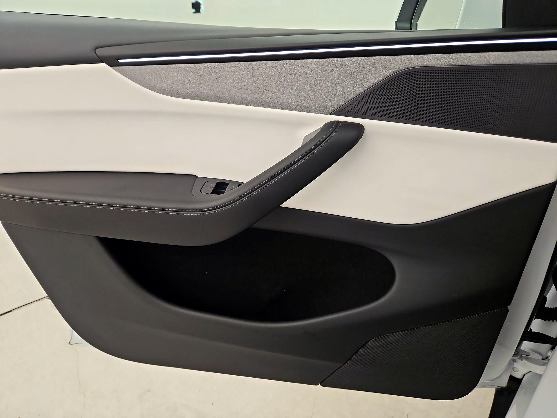 Thumbnail: 2026 Tesla Model Y - 12