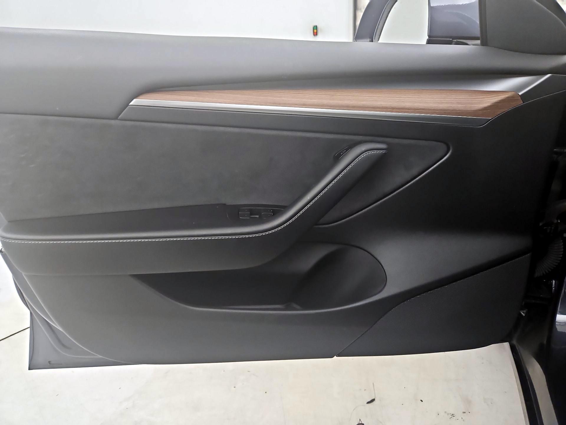 Thumbnail: 2023 Tesla Model 3 - 12