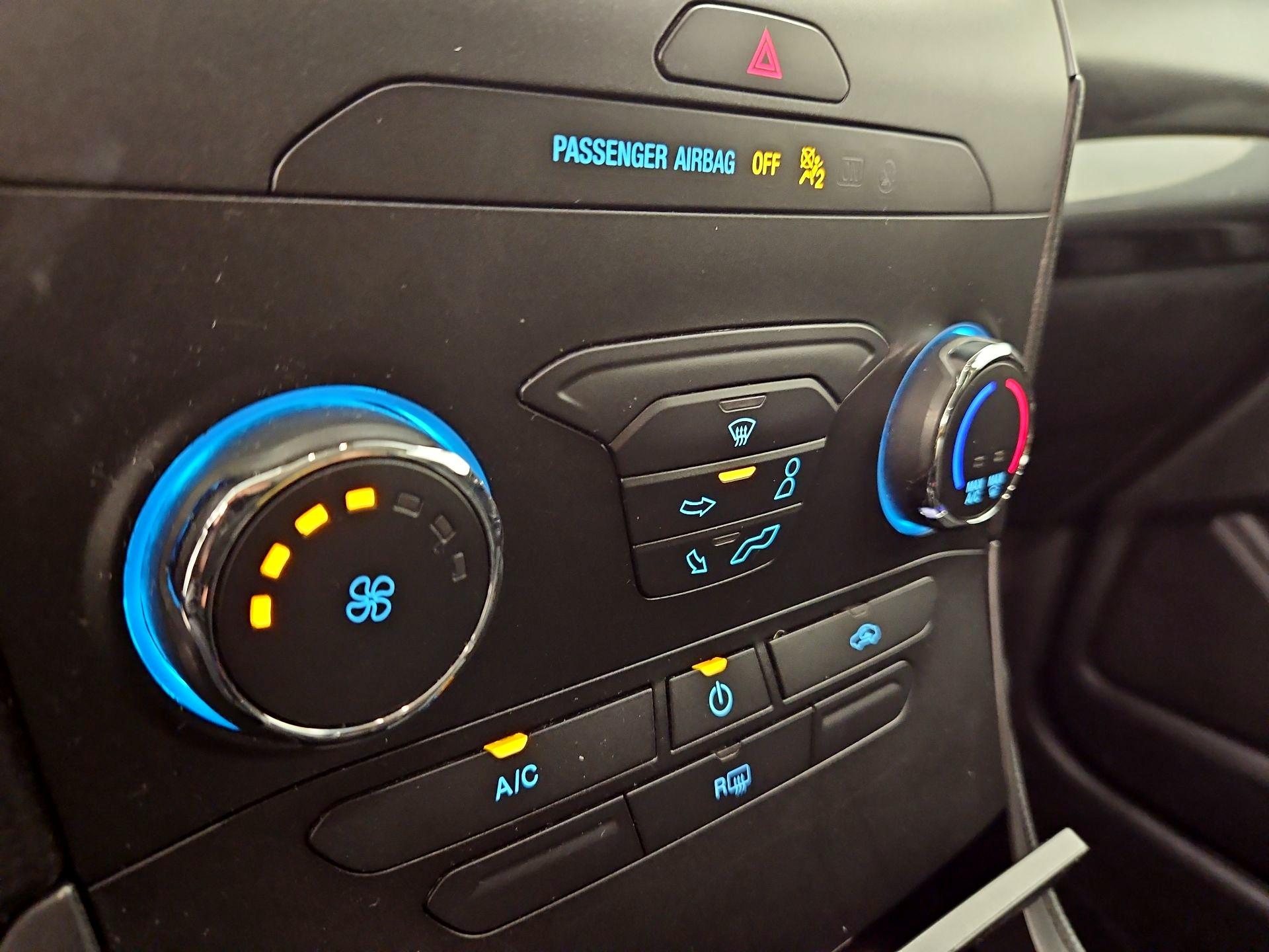 Thumbnail: 2019 Ford Edge - 16