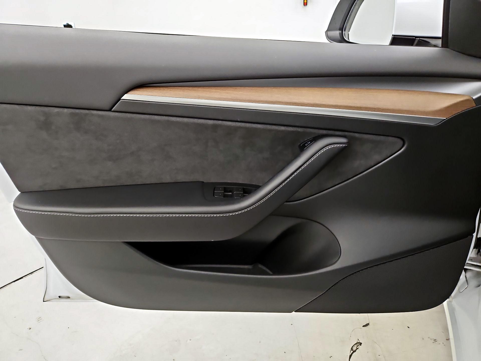 Thumbnail: 2023 Tesla Model 3 - 12