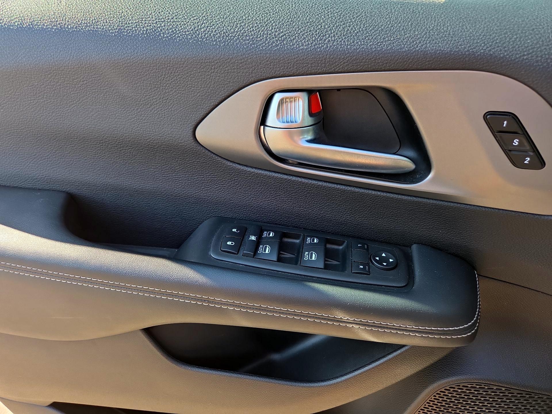 Thumbnail: 2025 Chrysler Pacifica - 10