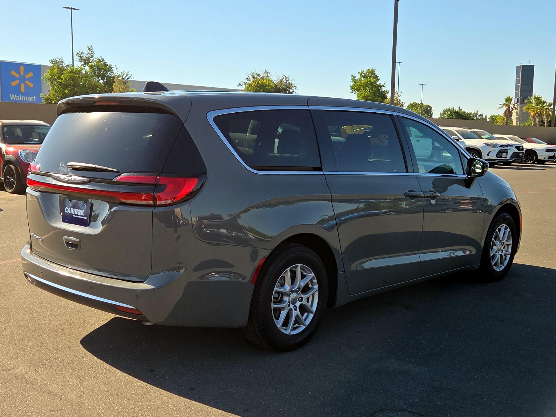 Thumbnail: 2025 Chrysler Pacifica - 5
