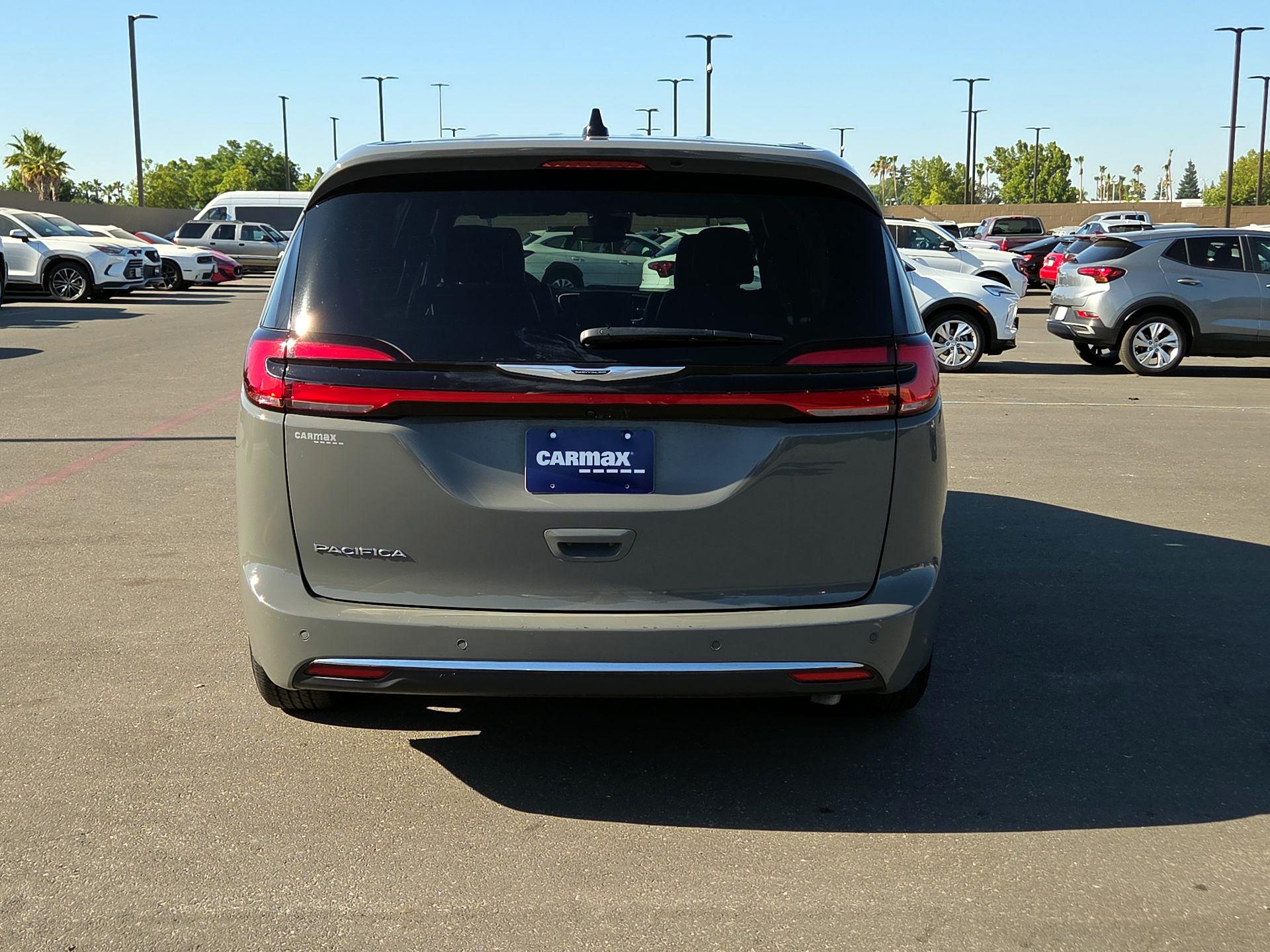 Thumbnail: 2025 Chrysler Pacifica - 6