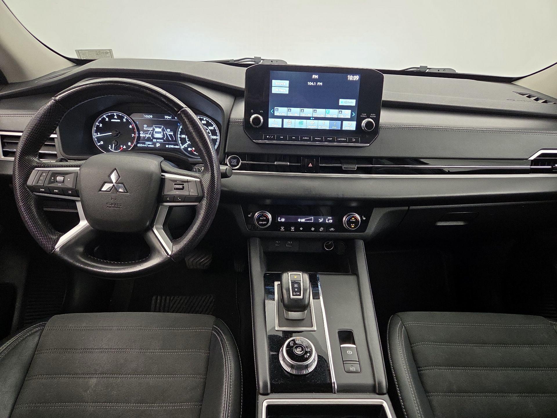 Thumbnail: 2023 Mitsubishi Outlander - 9