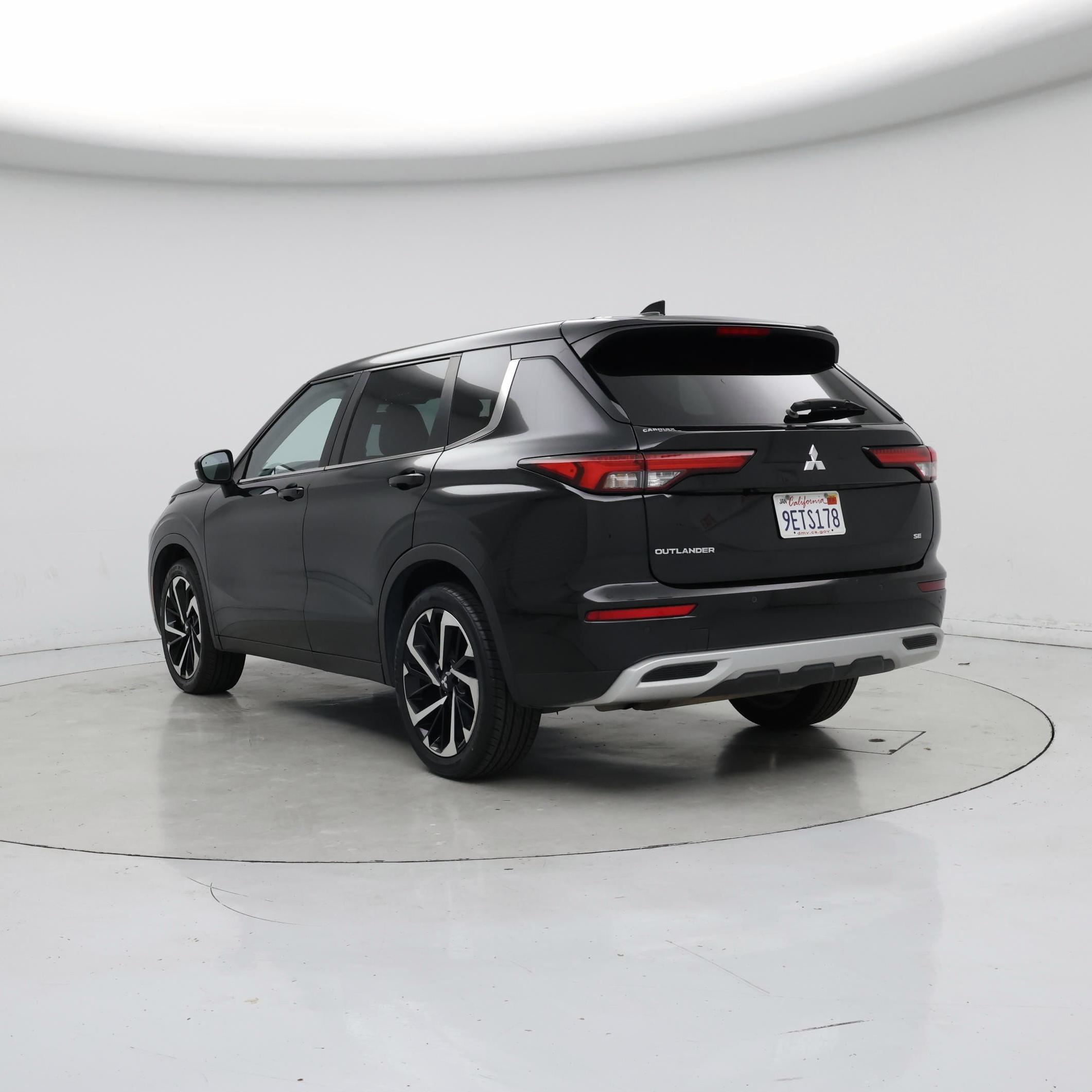 Thumbnail: 2023 Mitsubishi Outlander - 2