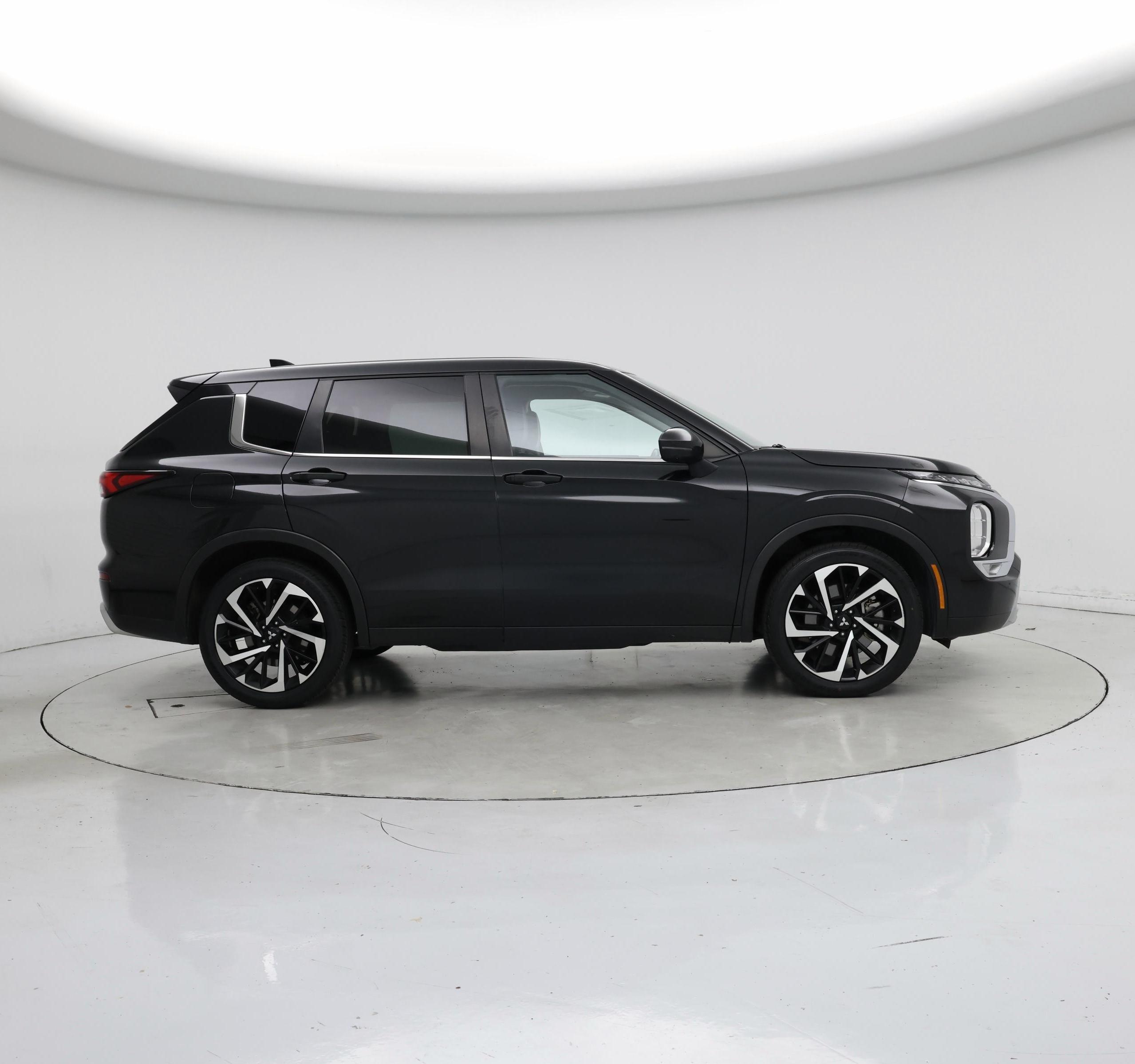 Thumbnail: 2023 Mitsubishi Outlander - 7