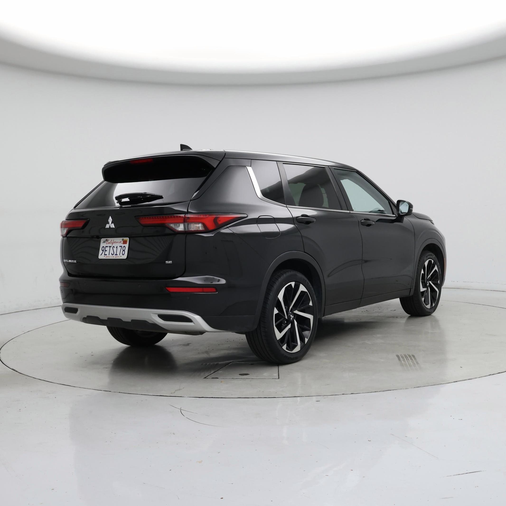 Thumbnail: 2023 Mitsubishi Outlander - 8