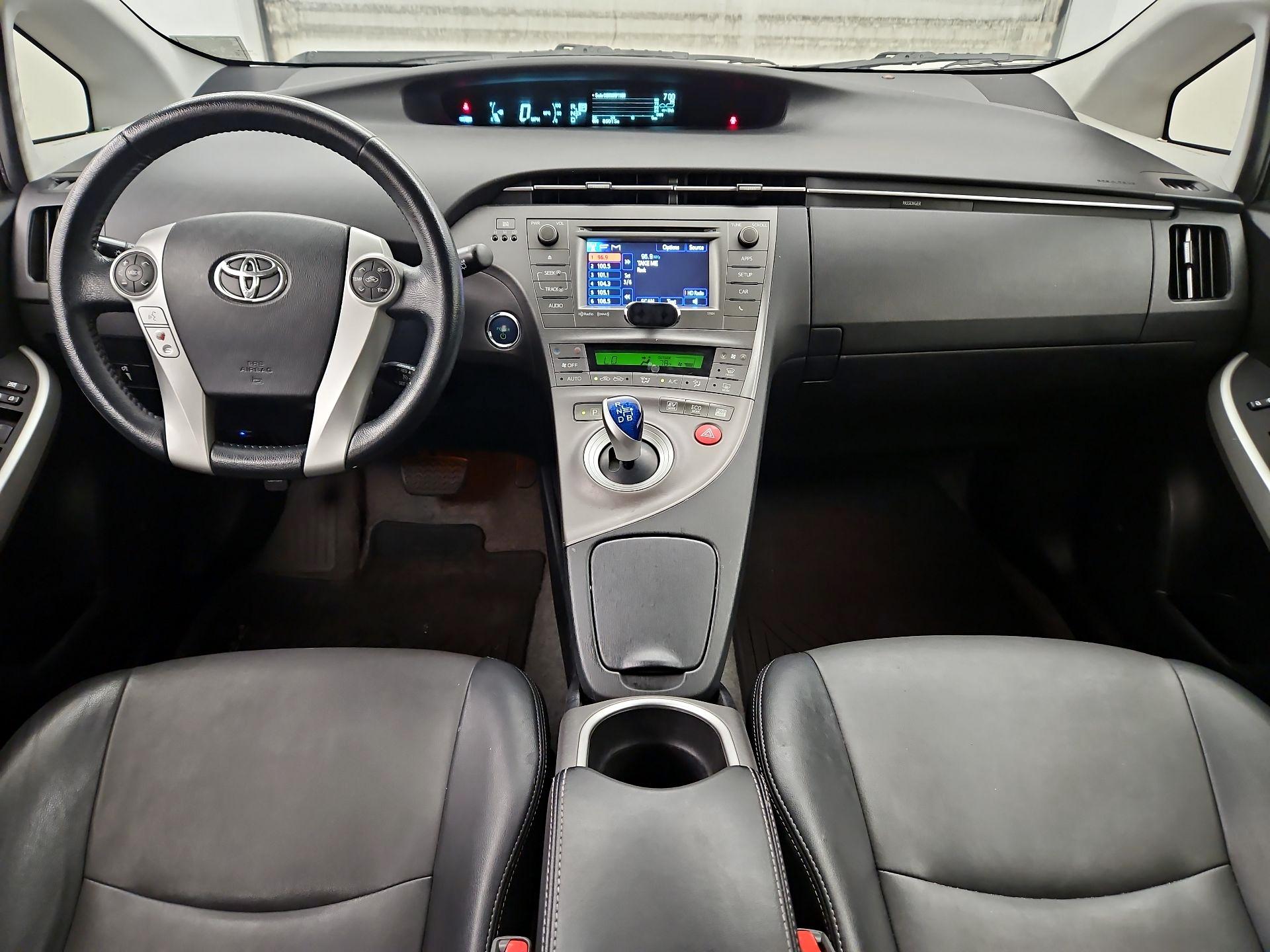 Thumbnail: 2015 Toyota Prius - 9