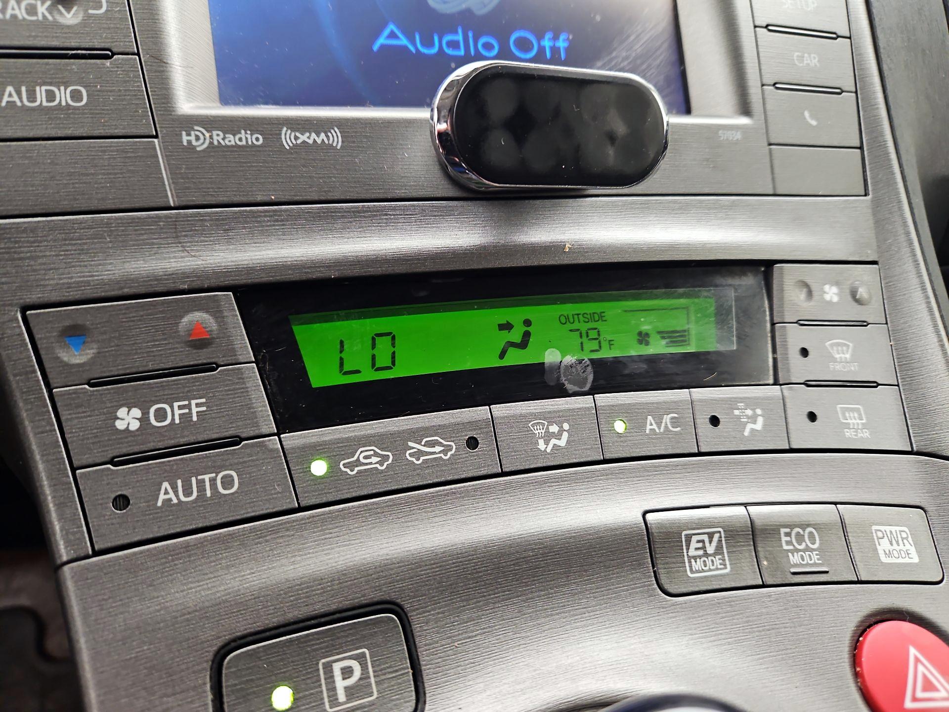 Thumbnail: 2015 Toyota Prius - 16