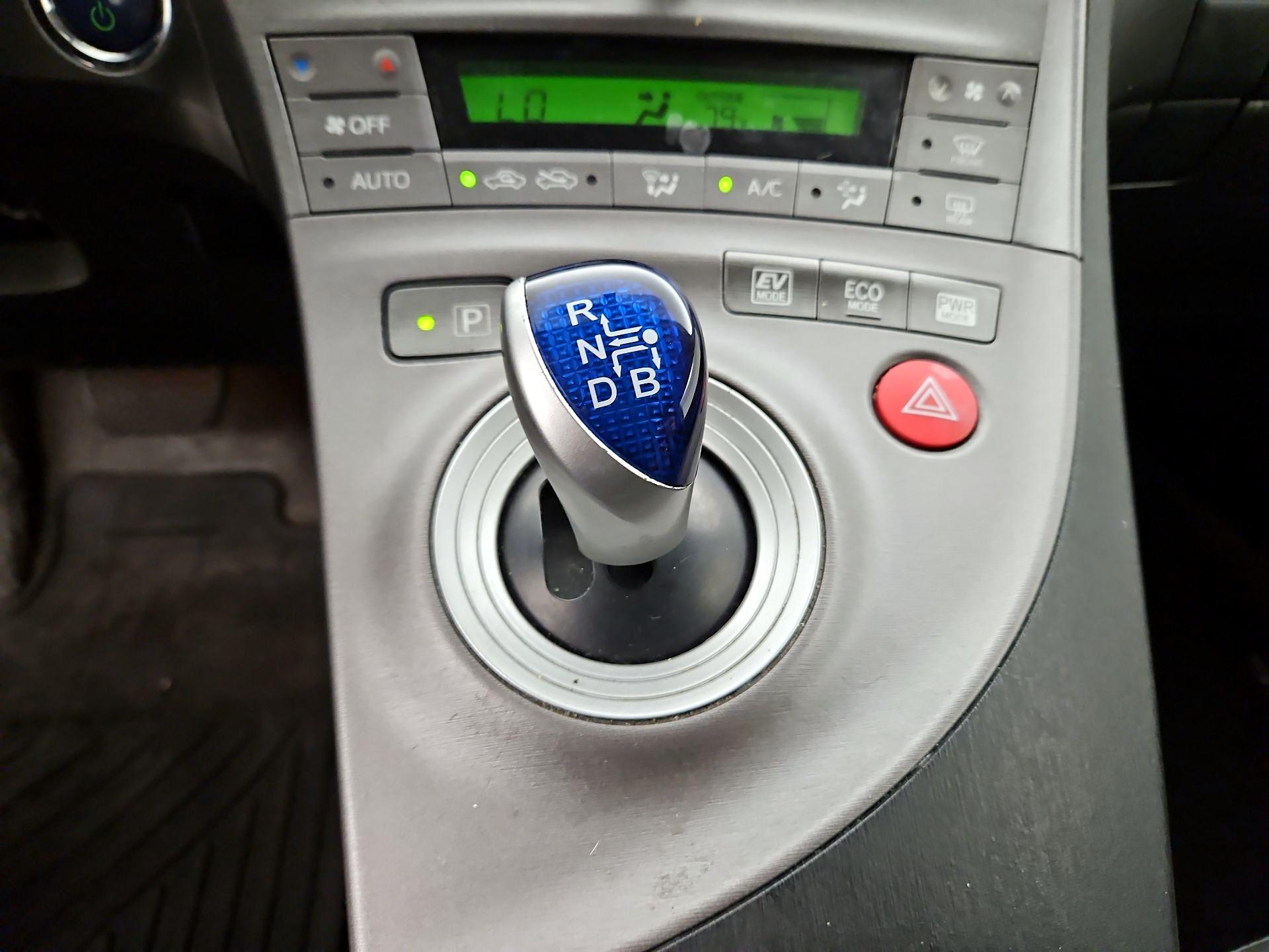Thumbnail: 2015 Toyota Prius - 17
