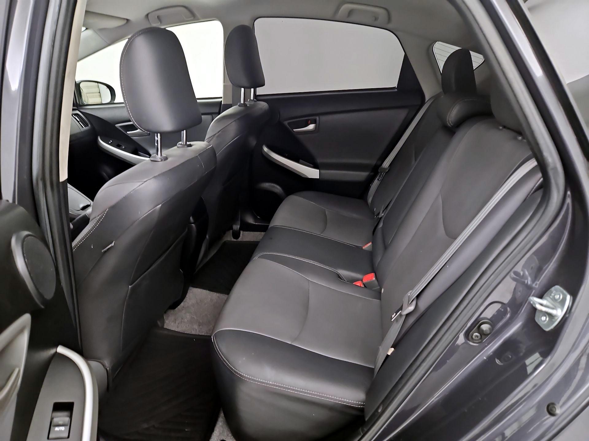 Thumbnail: 2015 Toyota Prius - 18