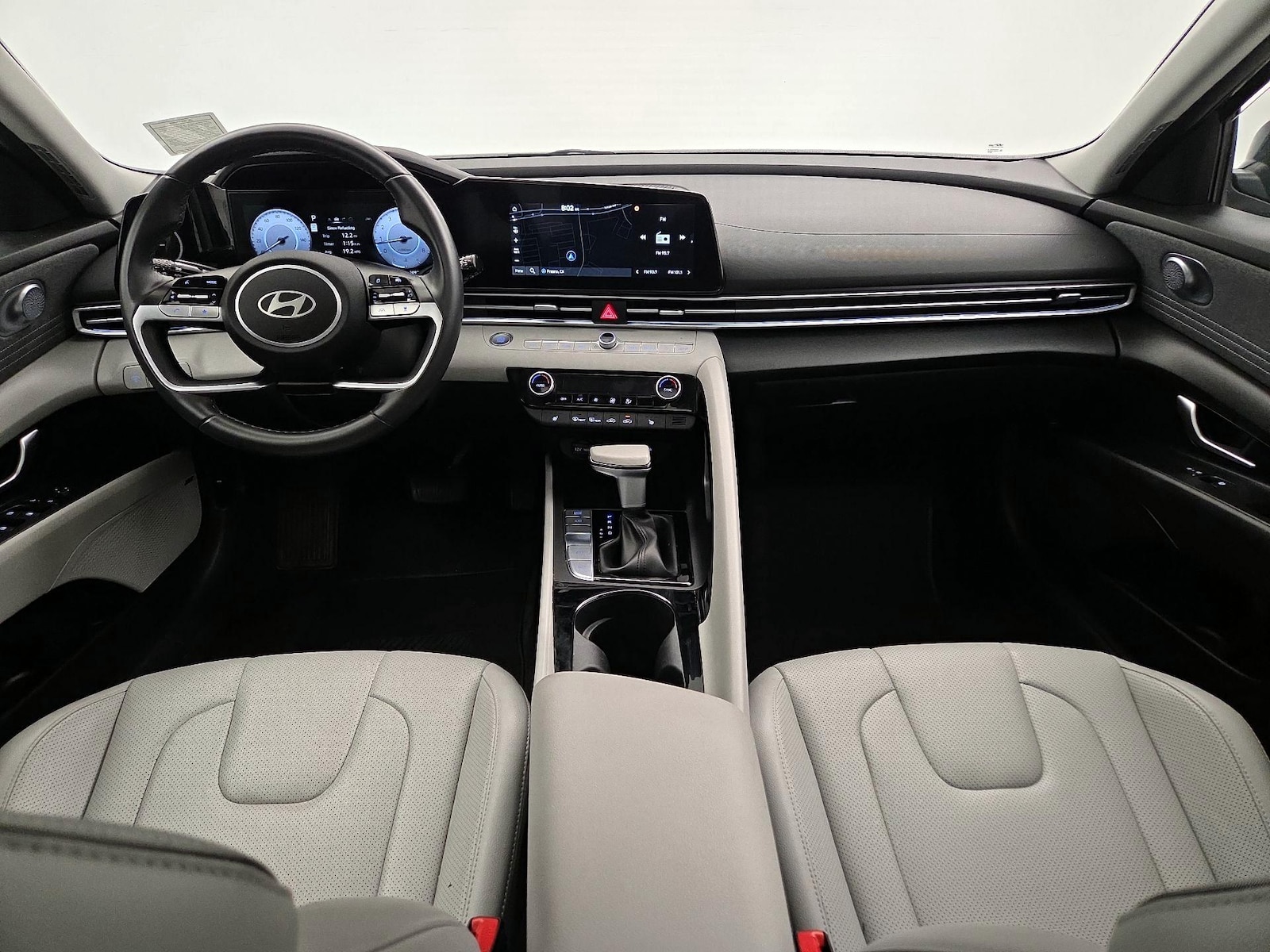 2025 Hyundai Elantra Limited - Photo 10