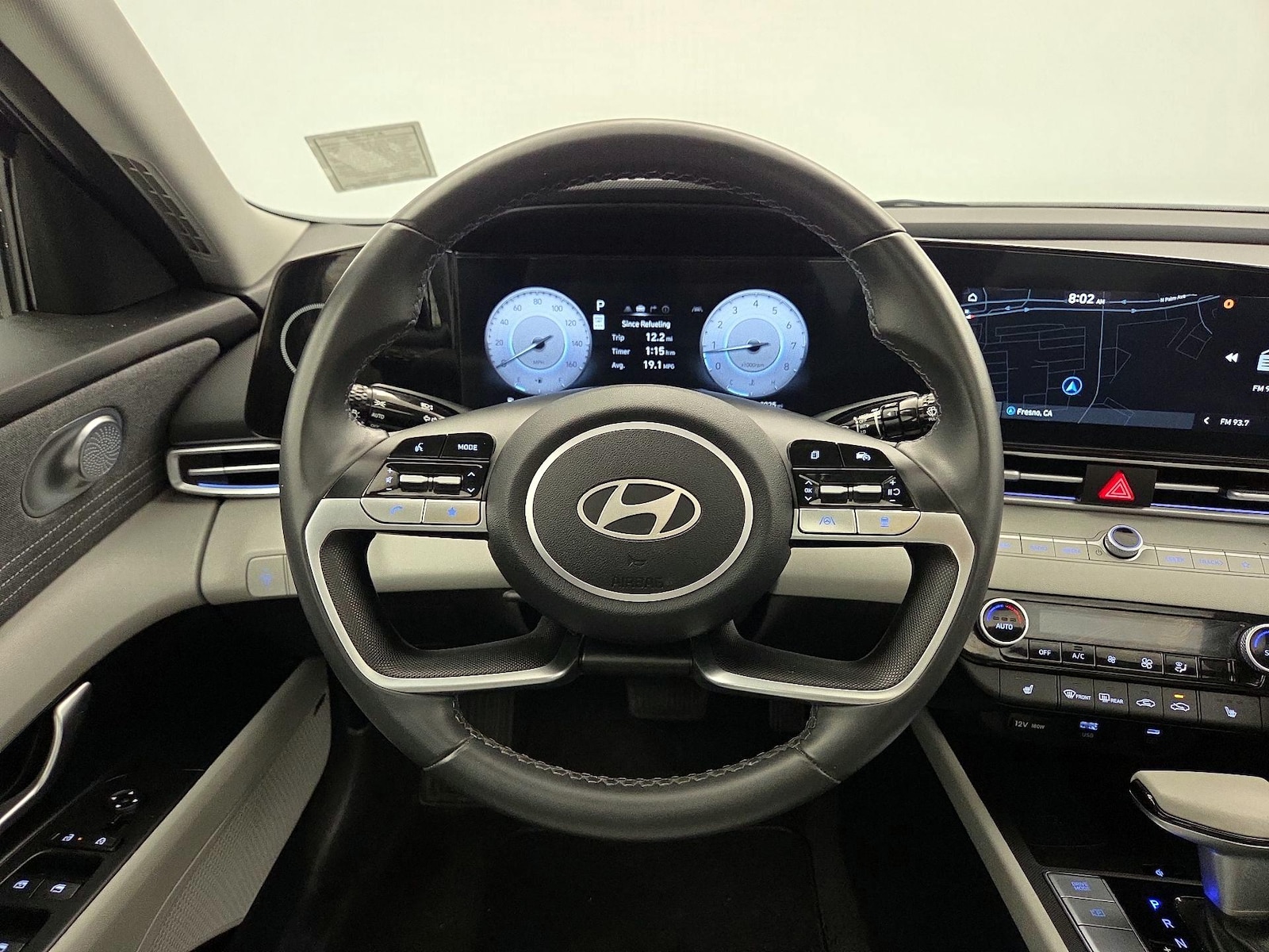 2025 Hyundai Elantra Limited - Photo 11