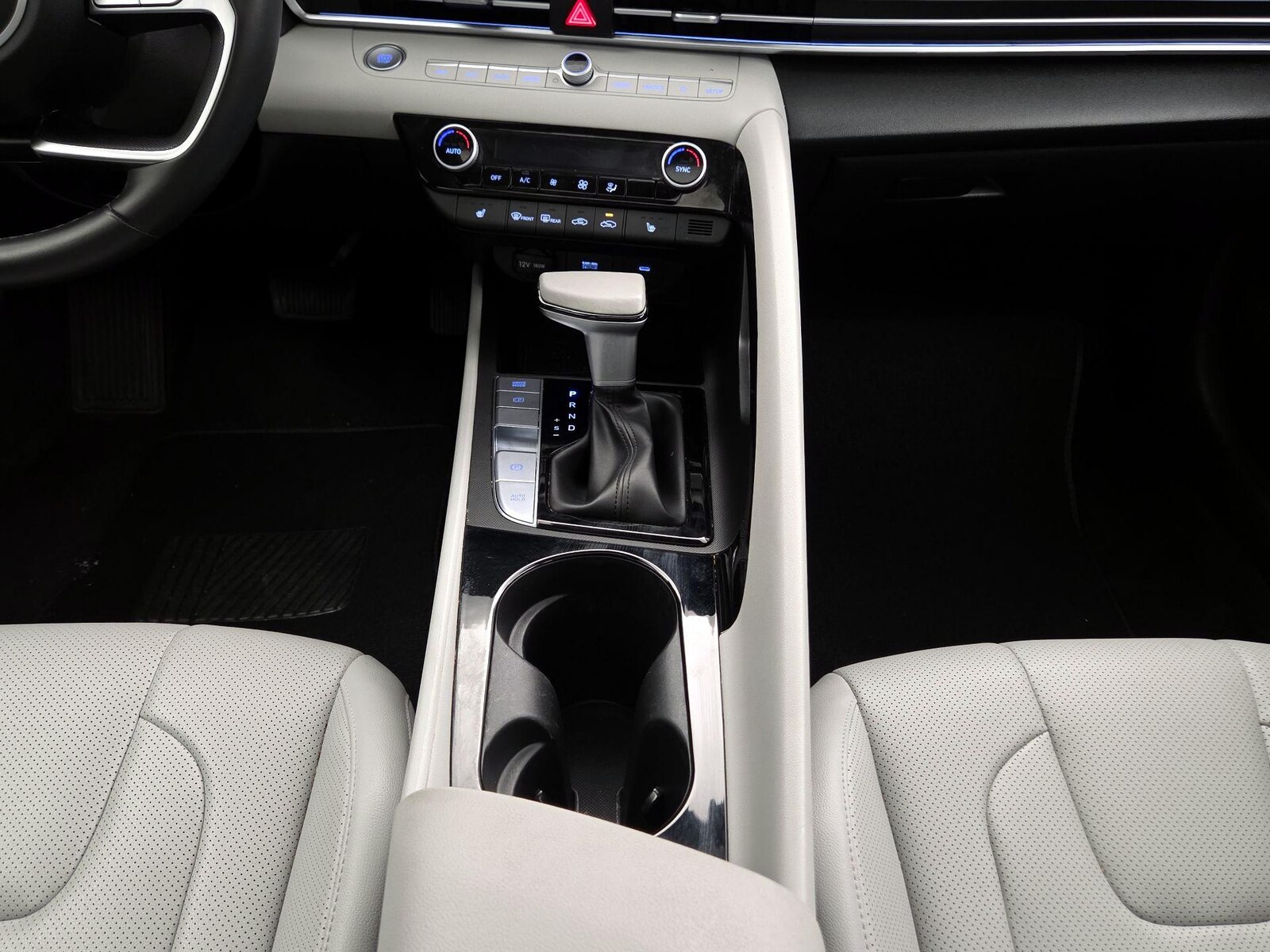 2025 Hyundai Elantra Limited - Photo 19