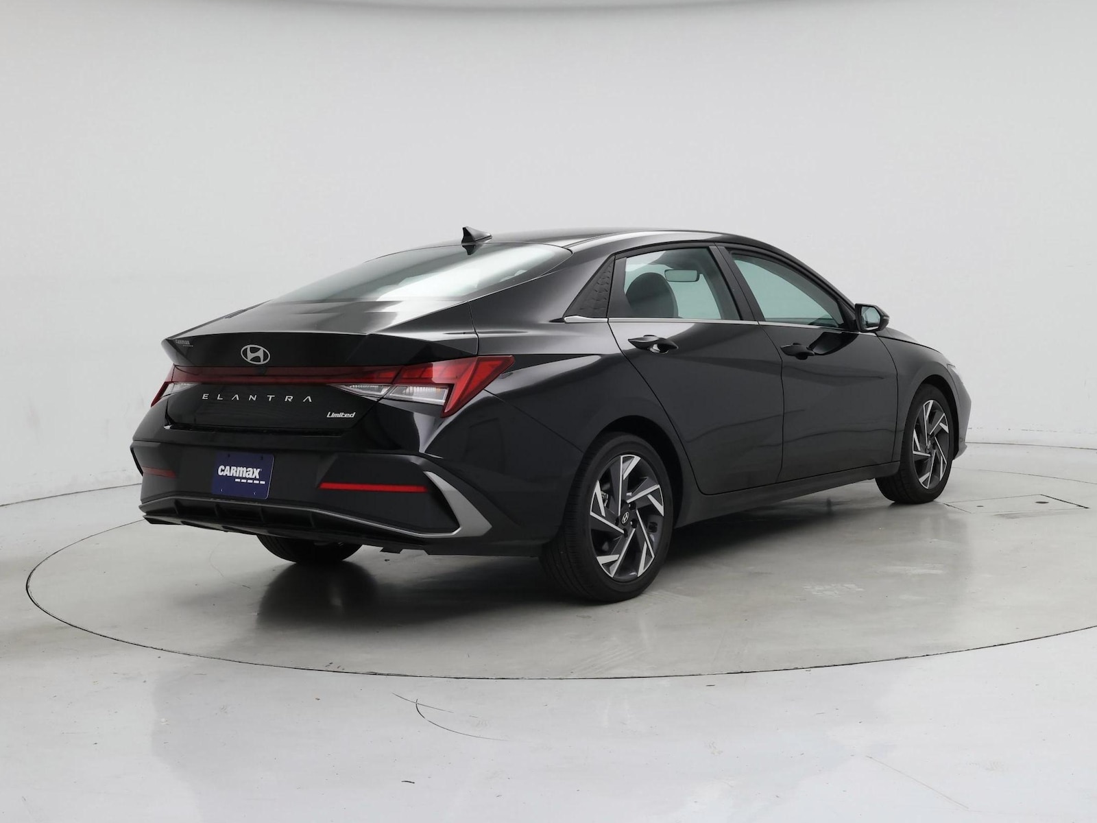 2025 Hyundai Elantra Limited - Photo 9
