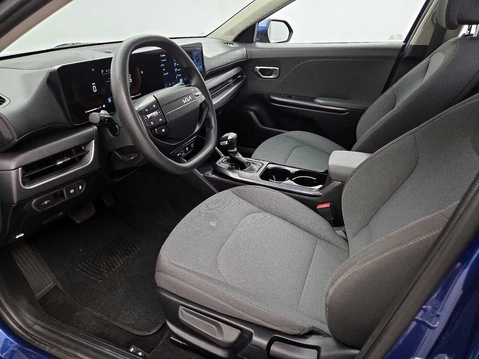 2025 Kia K4 LXS - Photo 12