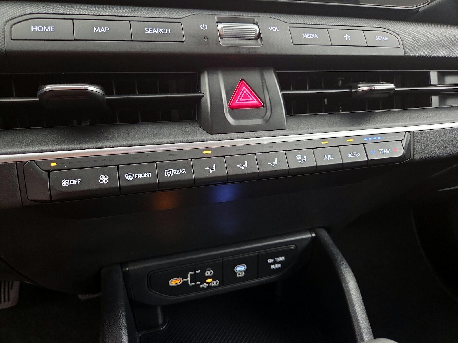 2025 Kia K4 LXS - Photo 17