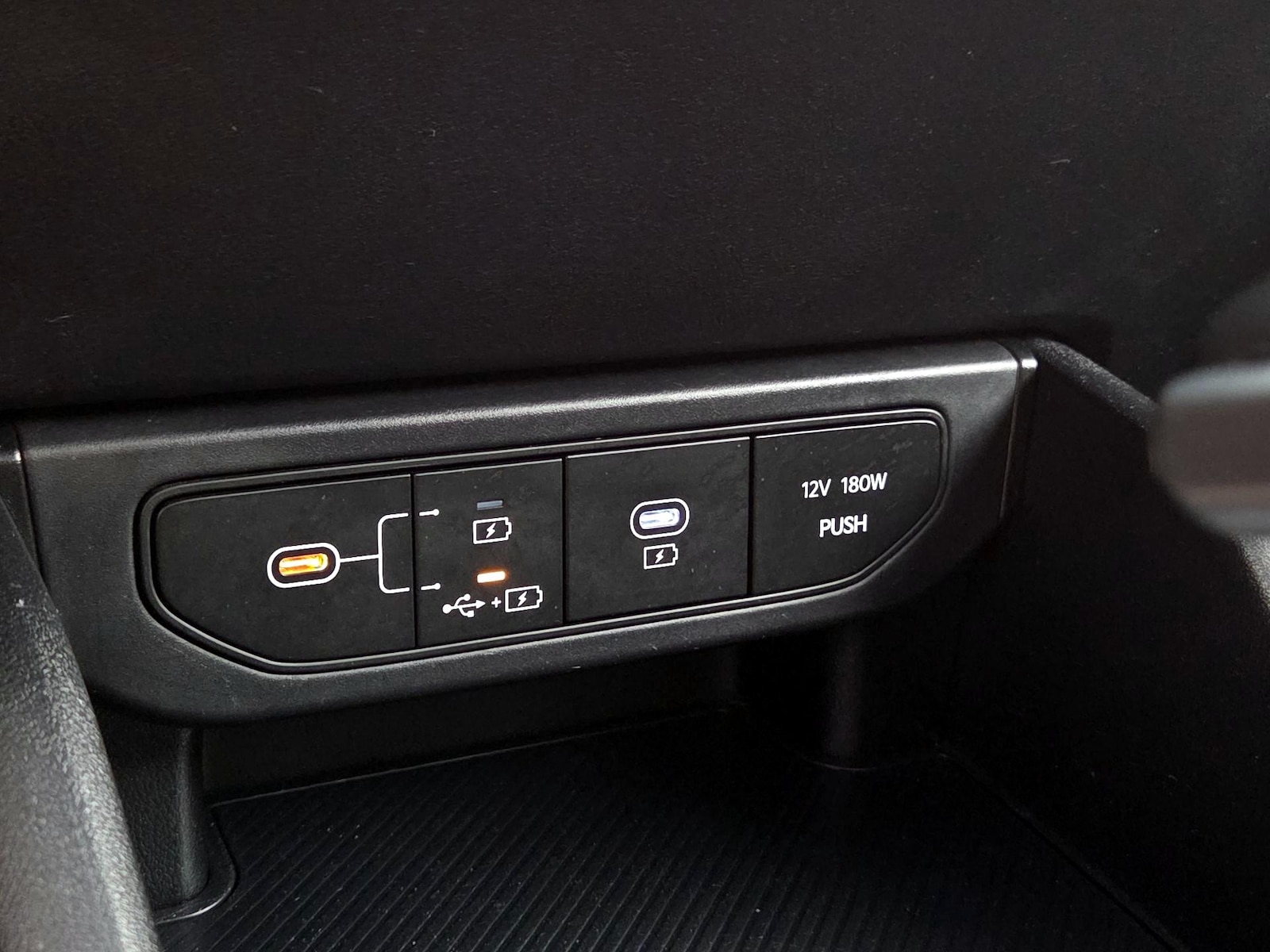 2025 Kia K4 LXS - Photo 19