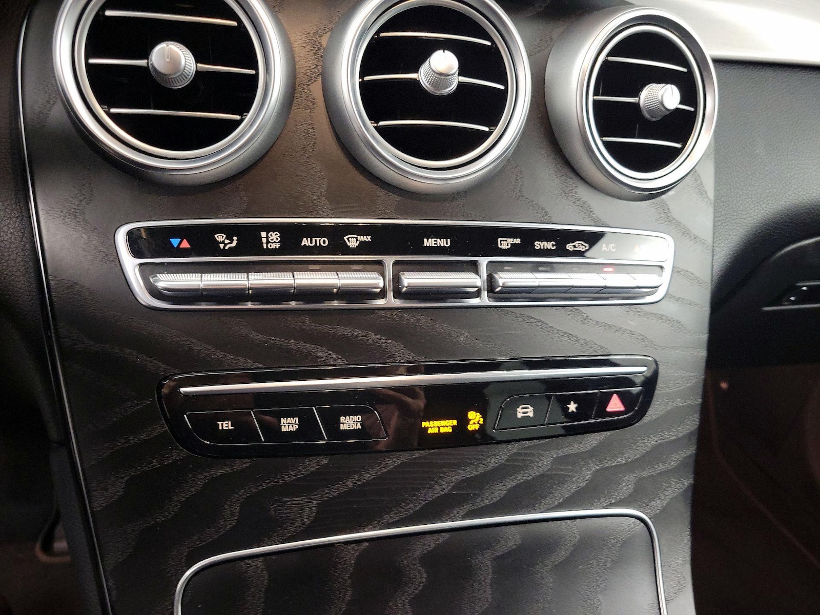 2022 Mercedes-Benz GLC GLC300 - Photo 17