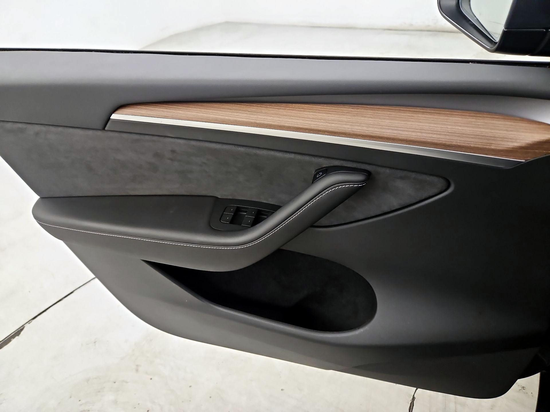 Thumbnail: 2023 Tesla Model Y - 12