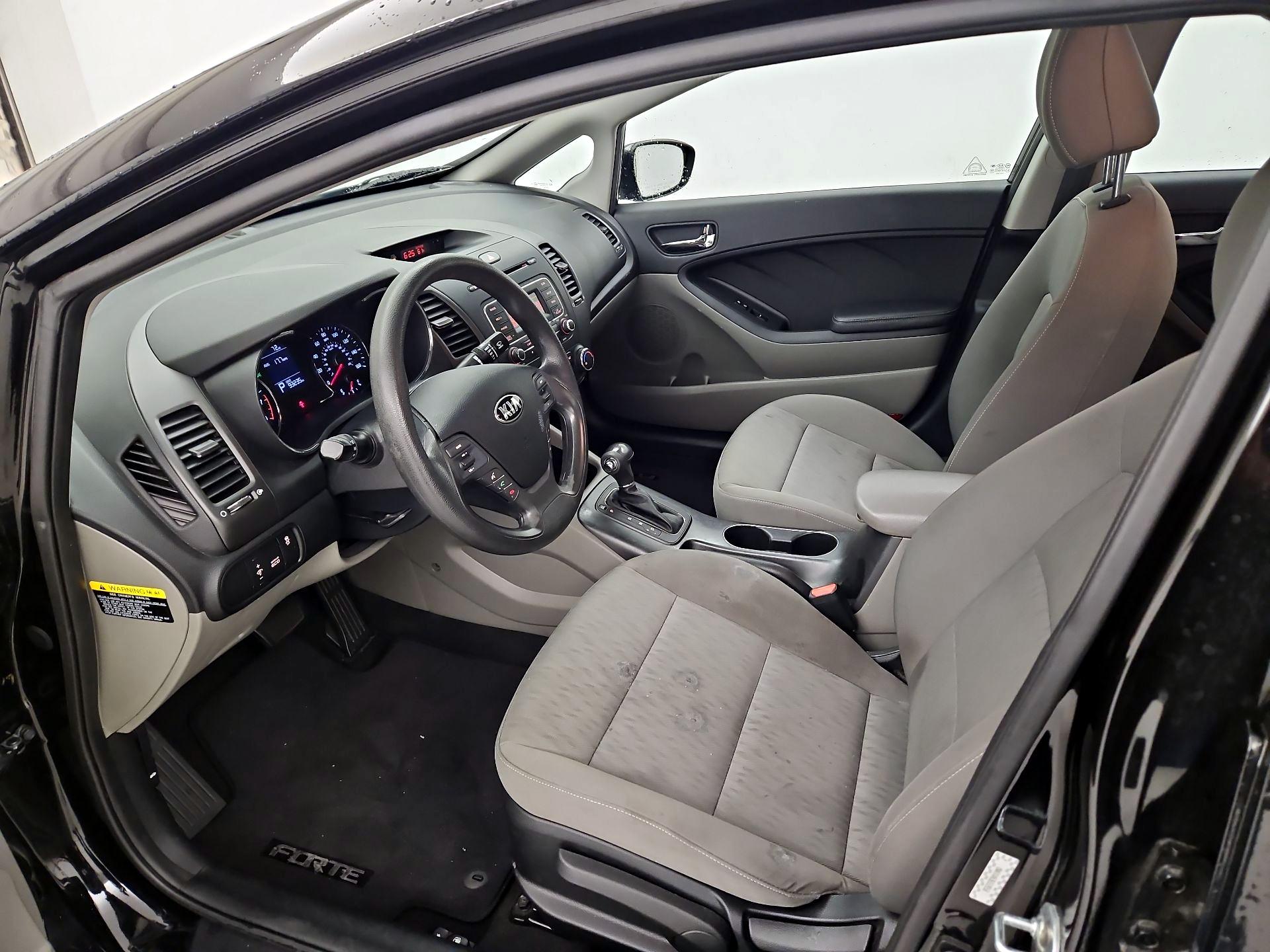 Thumbnail: 2016 Kia Forte - 11