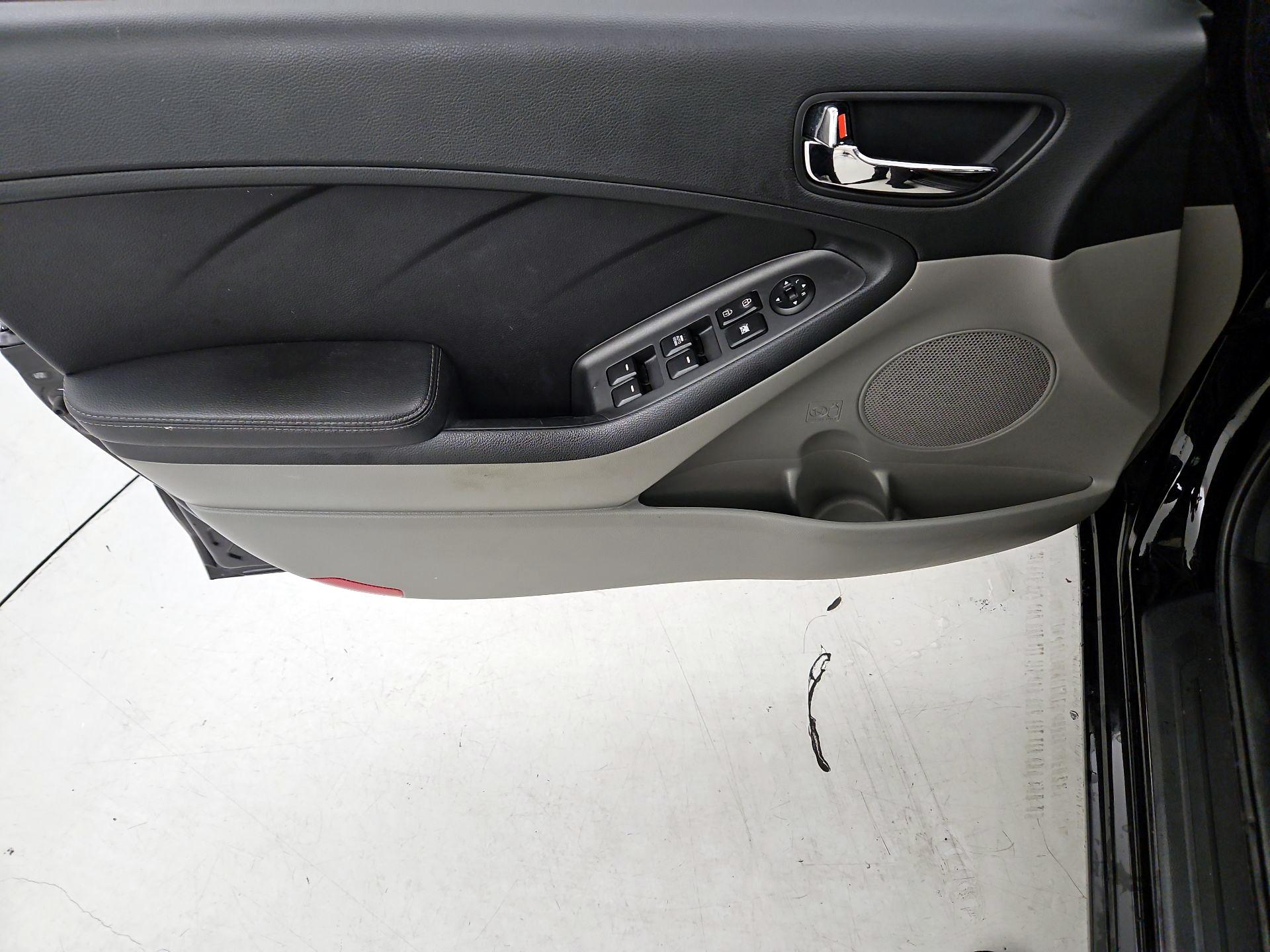 Thumbnail: 2016 Kia Forte - 12