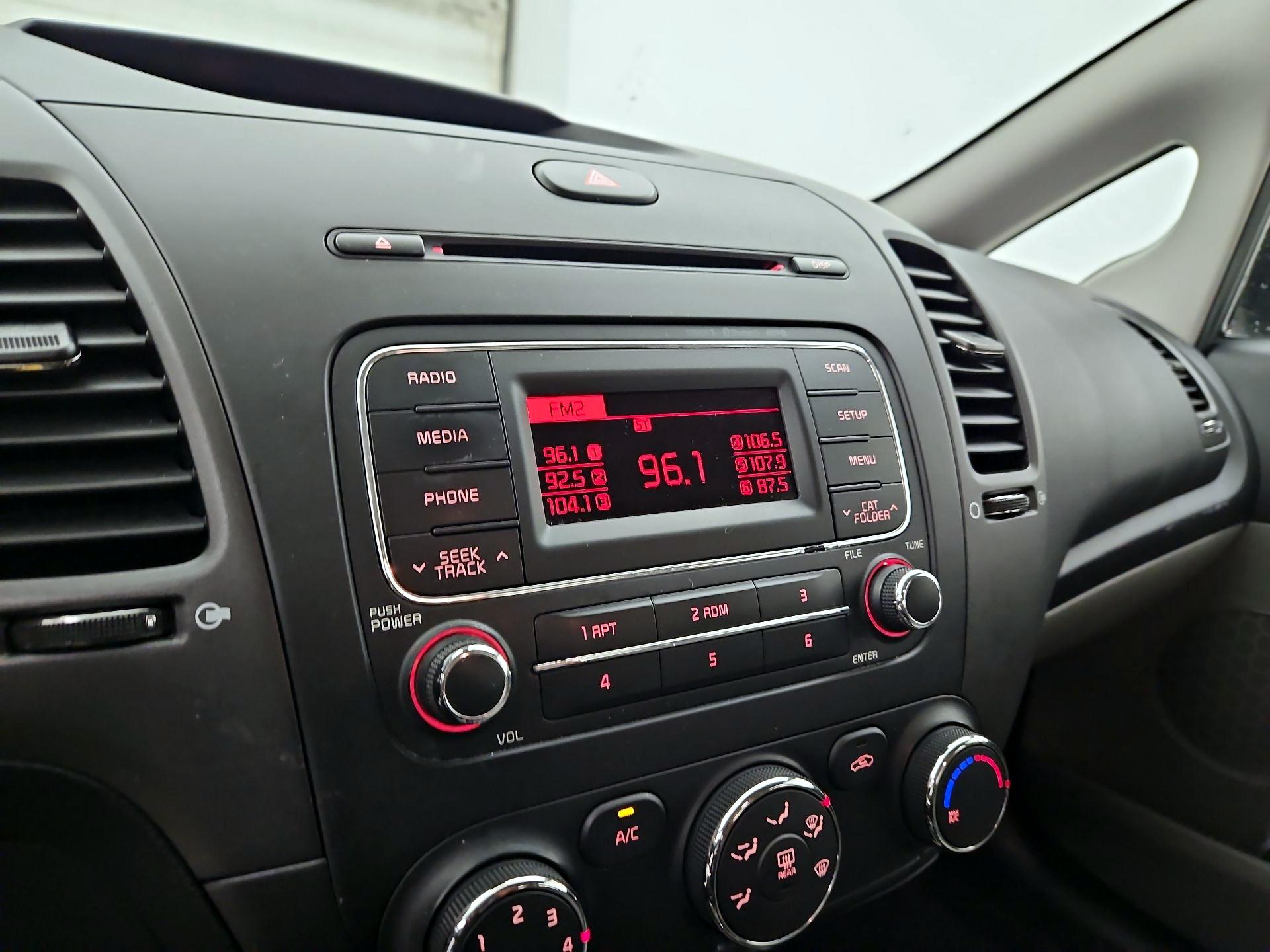 Thumbnail: 2016 Kia Forte - 14