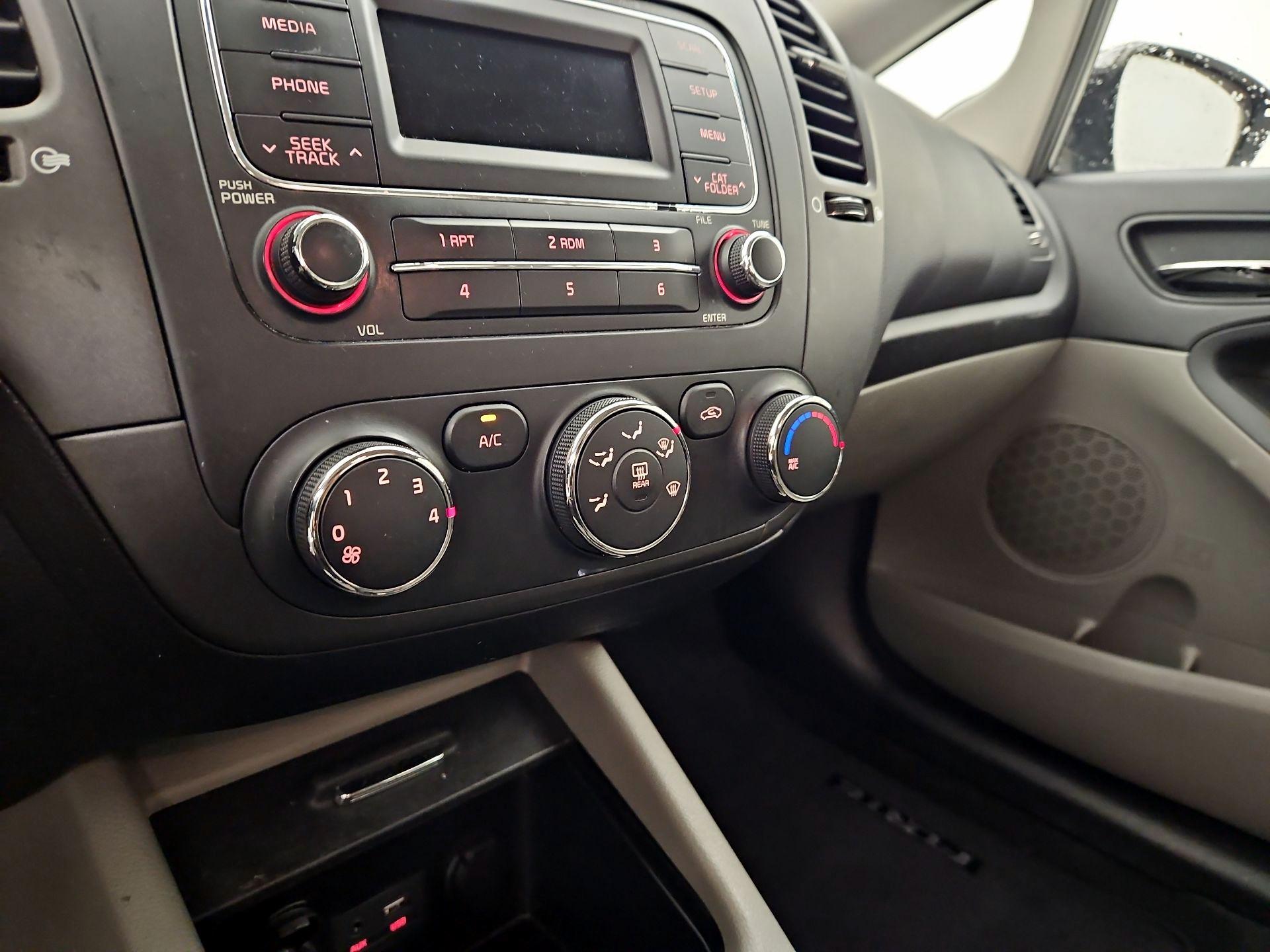 Thumbnail: 2016 Kia Forte - 15