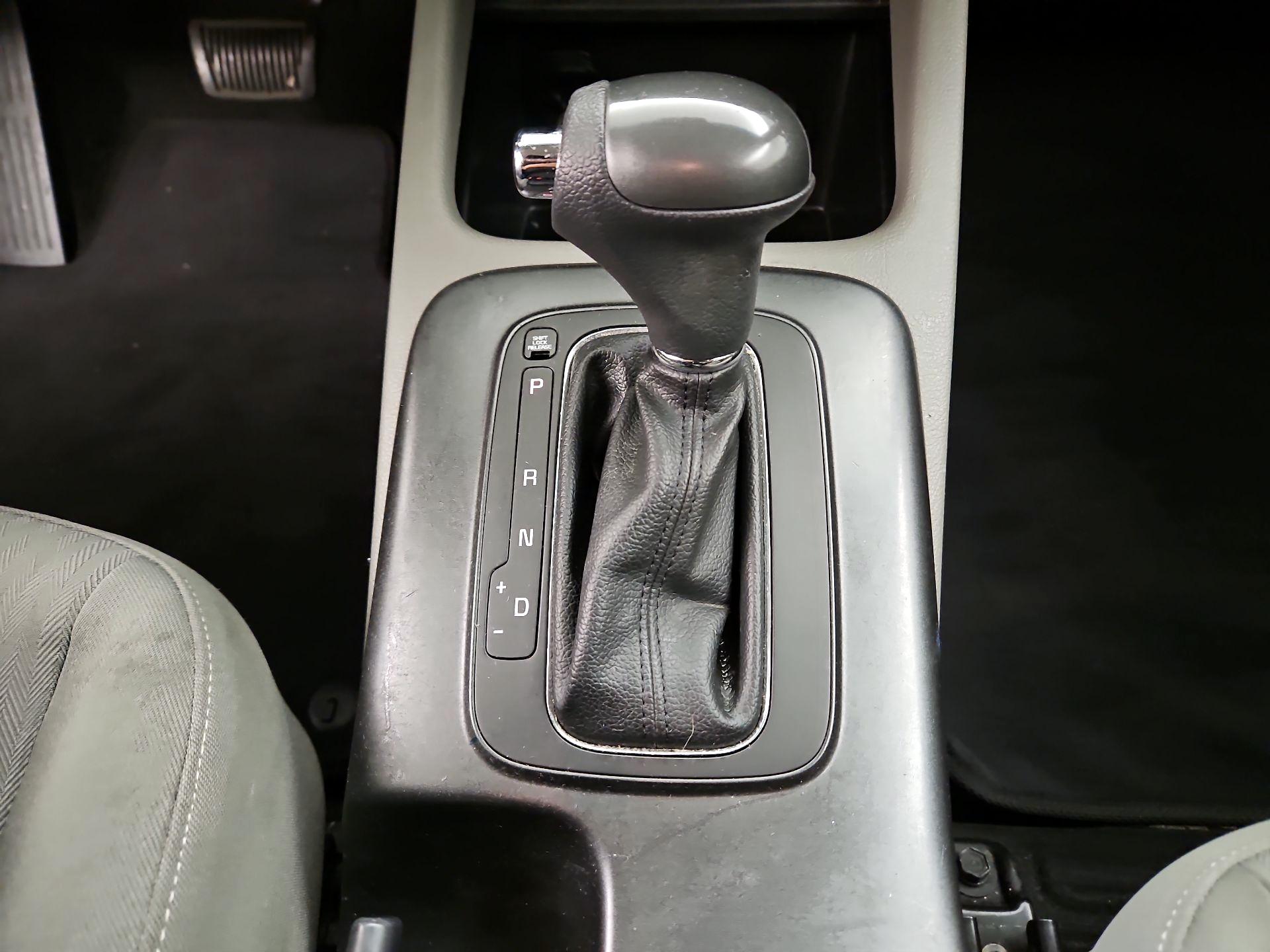 Thumbnail: 2016 Kia Forte - 16