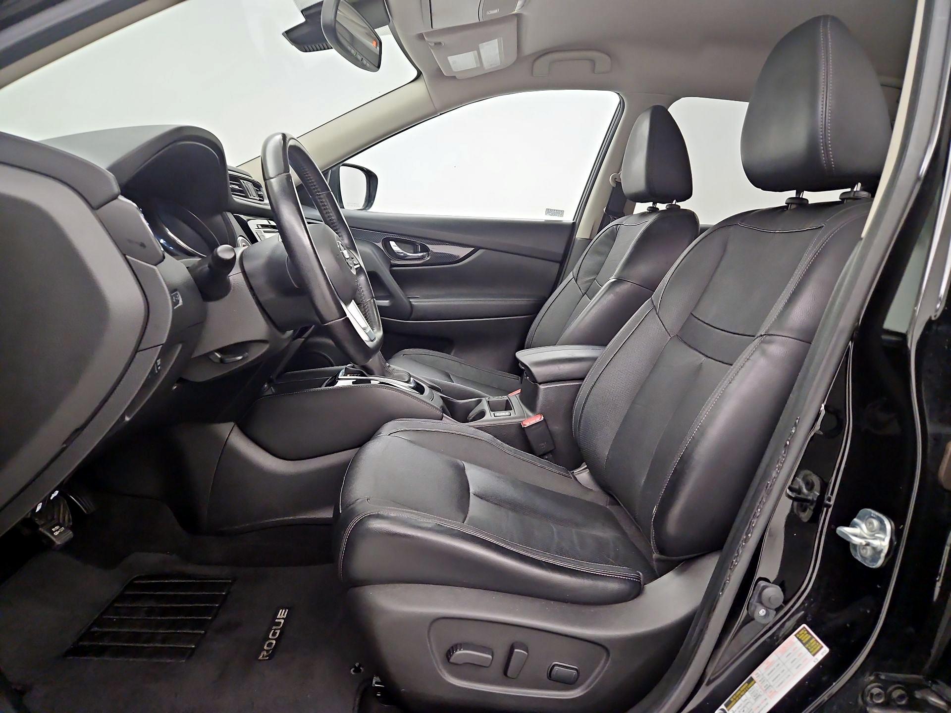 Thumbnail: 2017 Nissan Rogue - 11