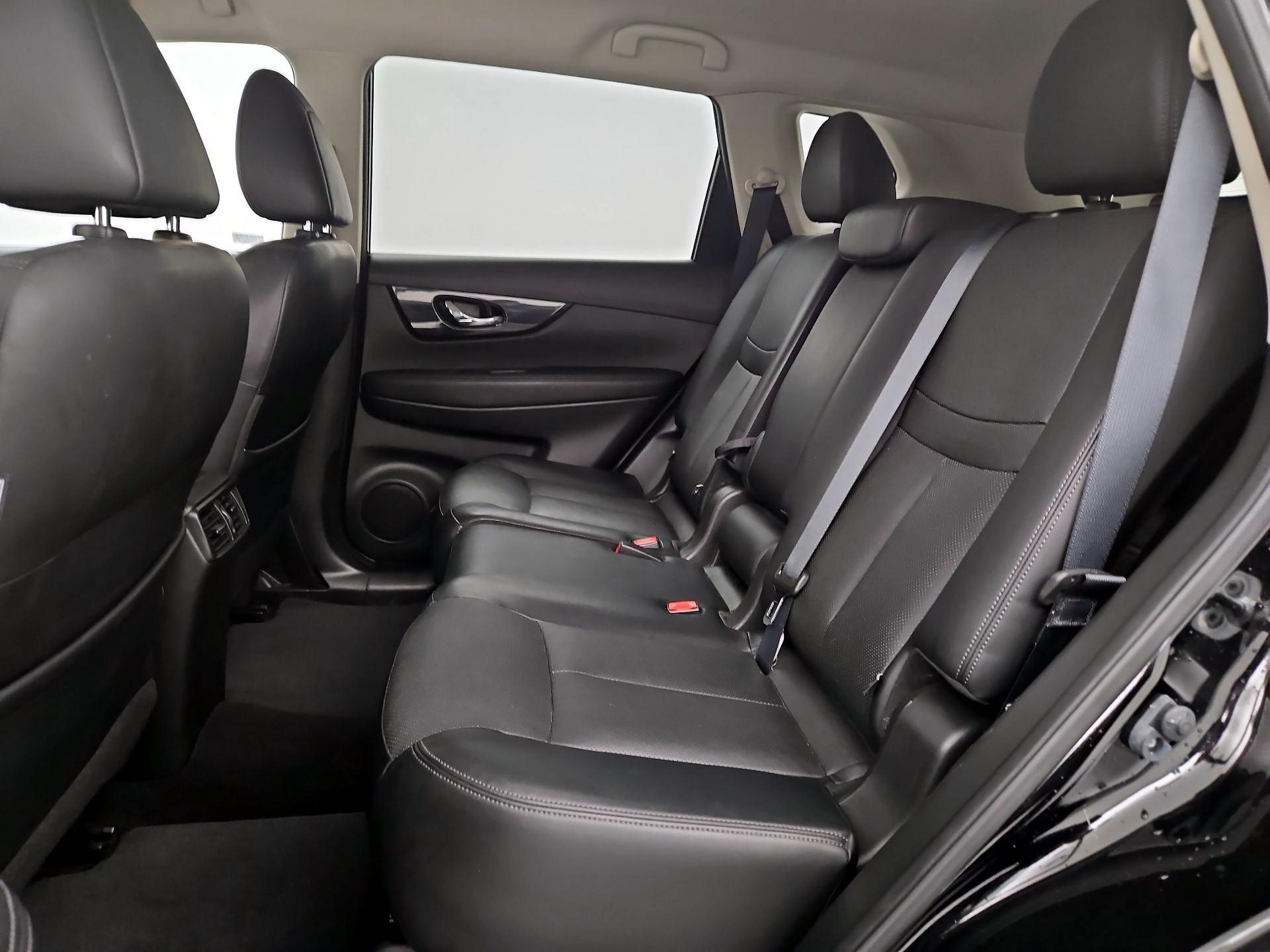 Thumbnail: 2017 Nissan Rogue - 18
