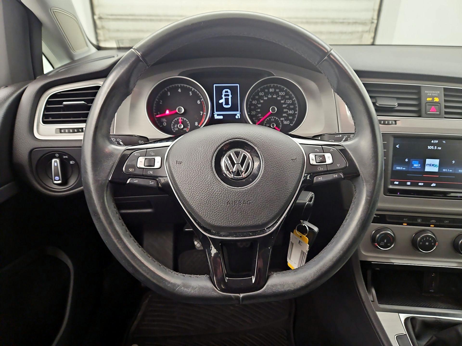 Thumbnail: 2016 Volkswagen Golf - 10