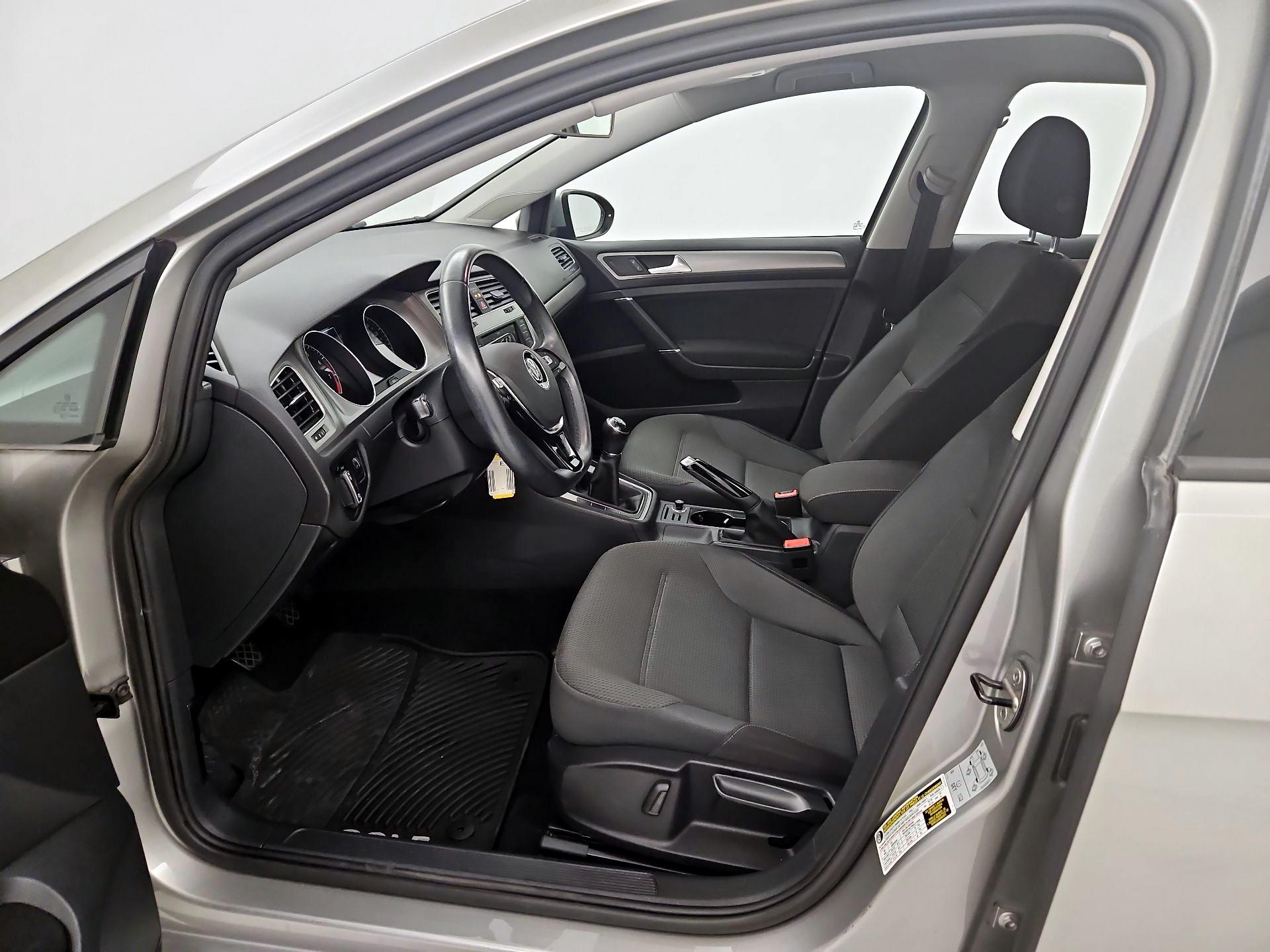Thumbnail: 2016 Volkswagen Golf - 11