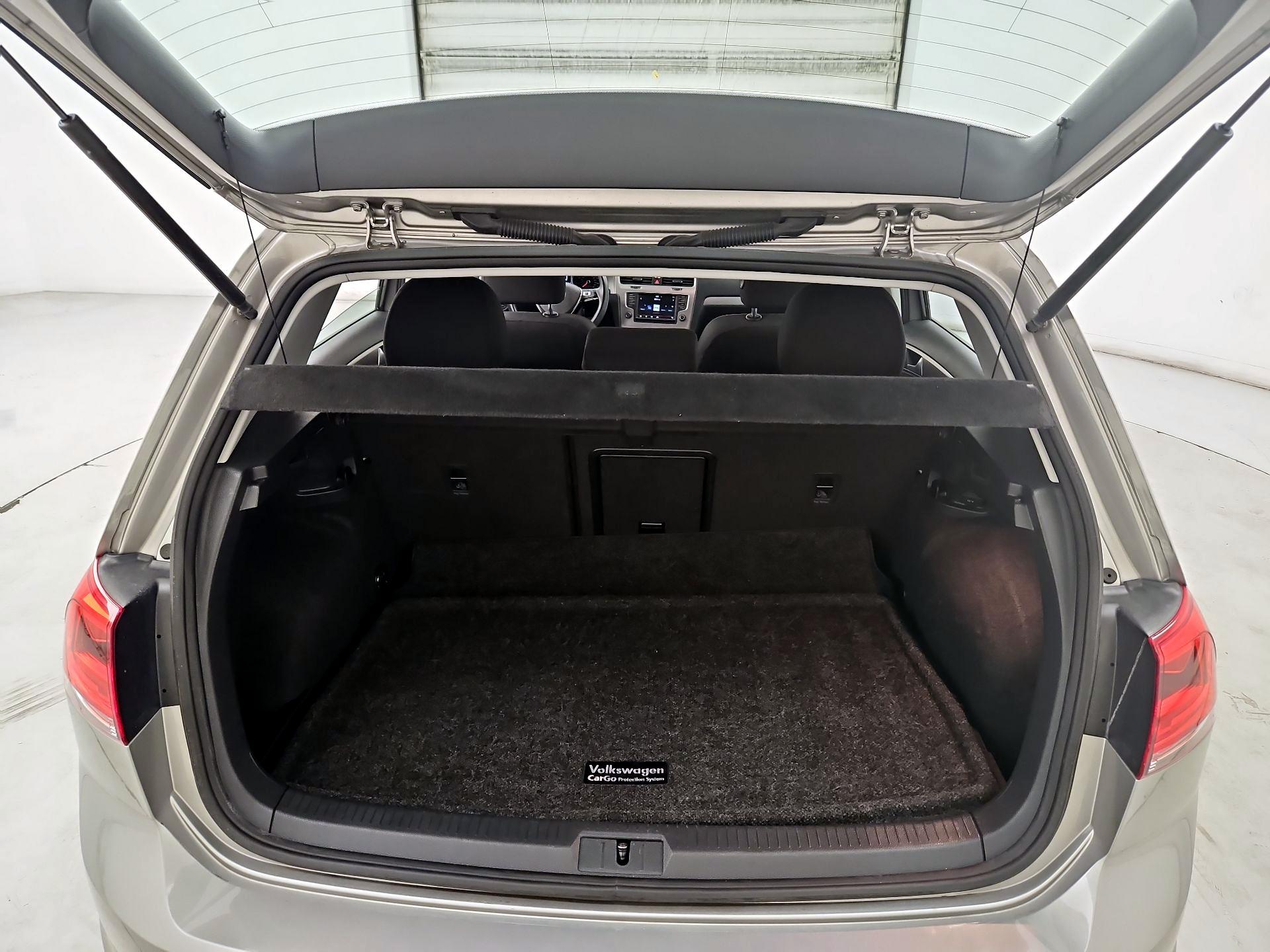 Thumbnail: 2016 Volkswagen Golf - 20