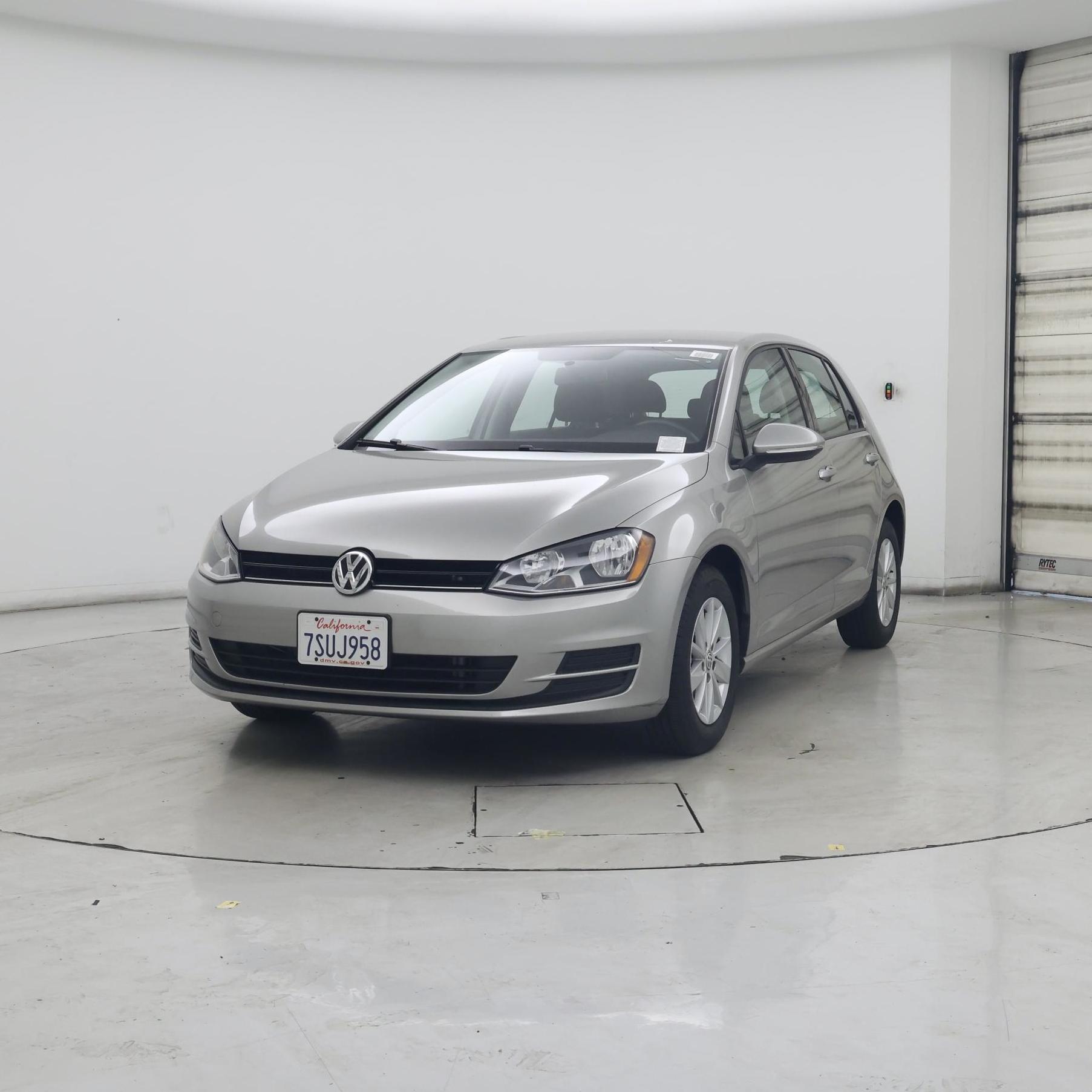 Thumbnail: 2016 Volkswagen Golf - 4