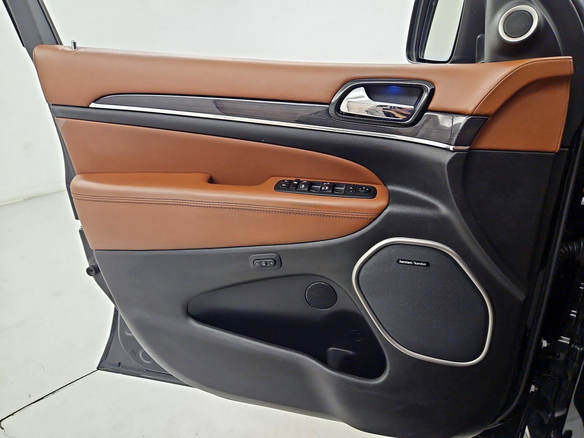 Thumbnail: 2020 Jeep Grand Cherokee - 12