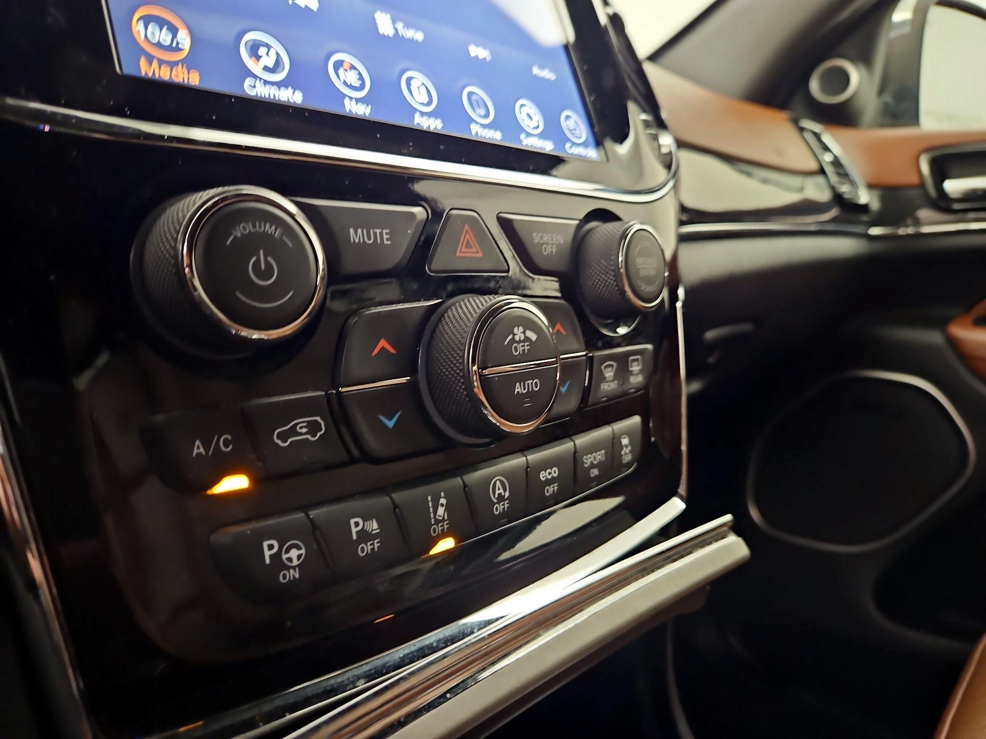 Thumbnail: 2020 Jeep Grand Cherokee - 17