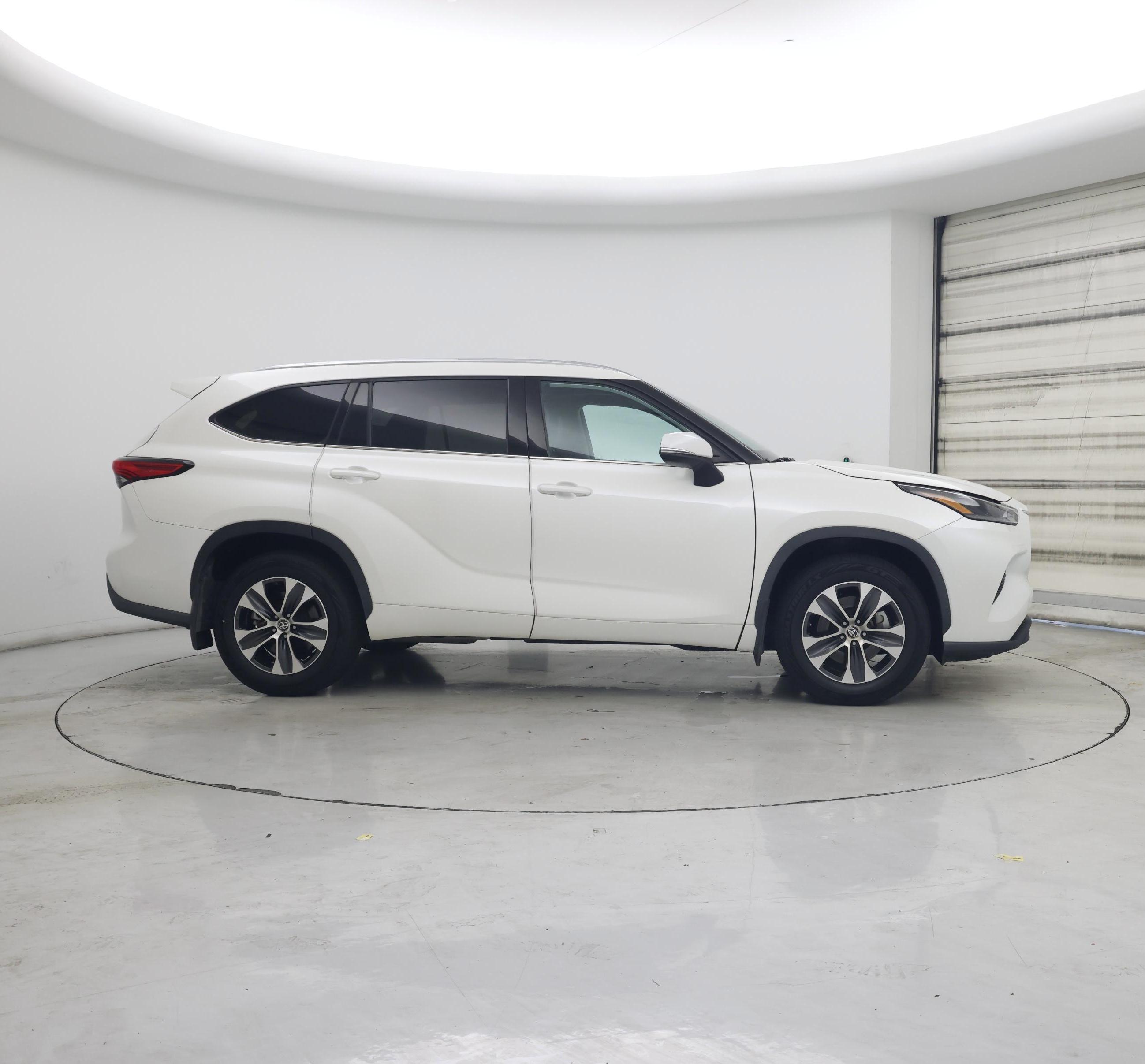 Thumbnail: 2021 Toyota Highlander - 7