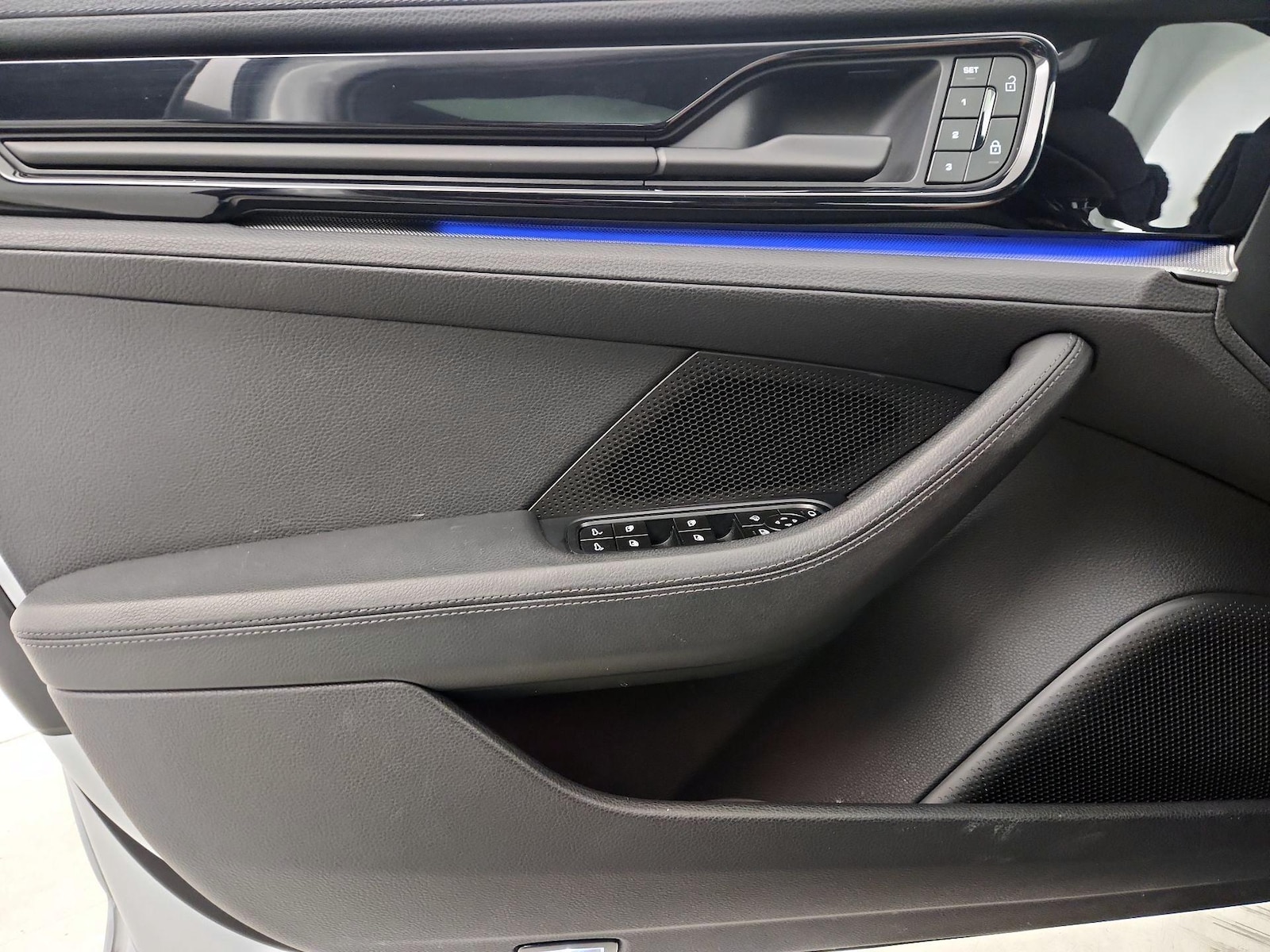 2025 Porsche Panamera 13