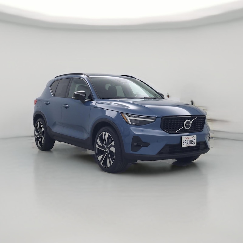 2023 Volvo XC40 B5 Ultimate Dark Theme