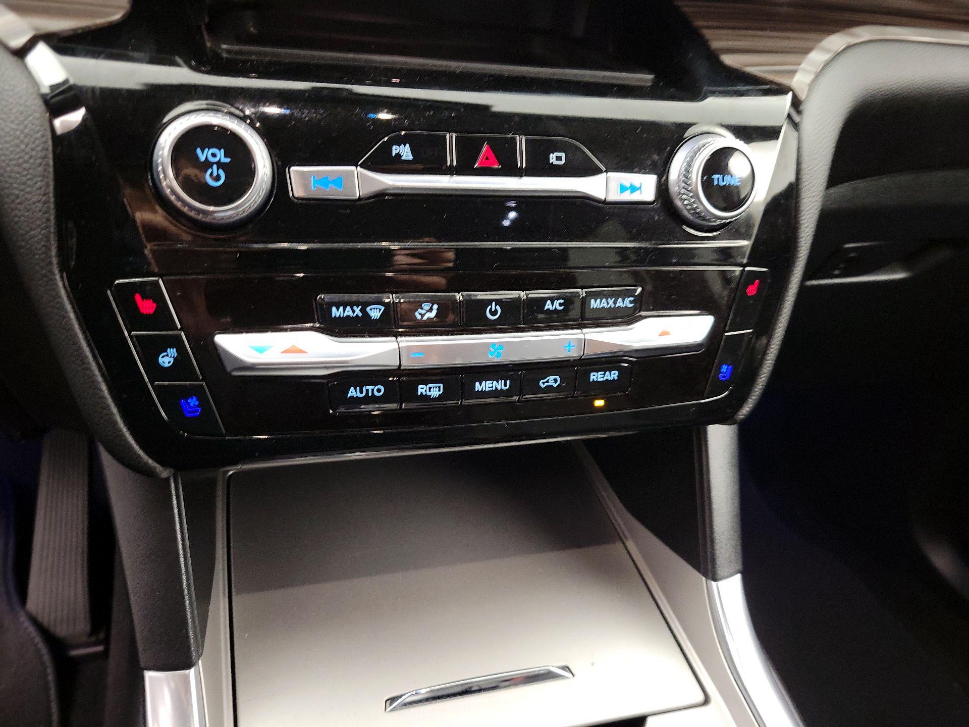 Thumbnail: 2023 Ford Explorer - 16