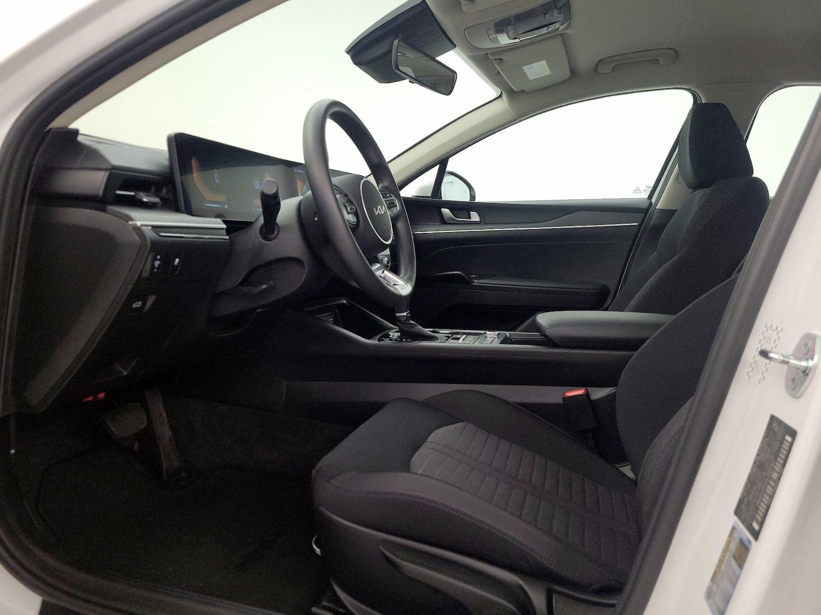 2025 Kia K5 LXS - Photo 12