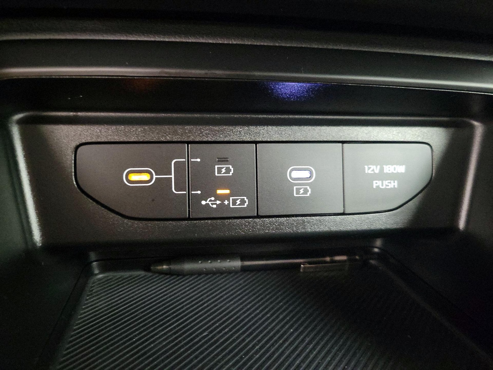 2025 Kia K5 LXS - Photo 19