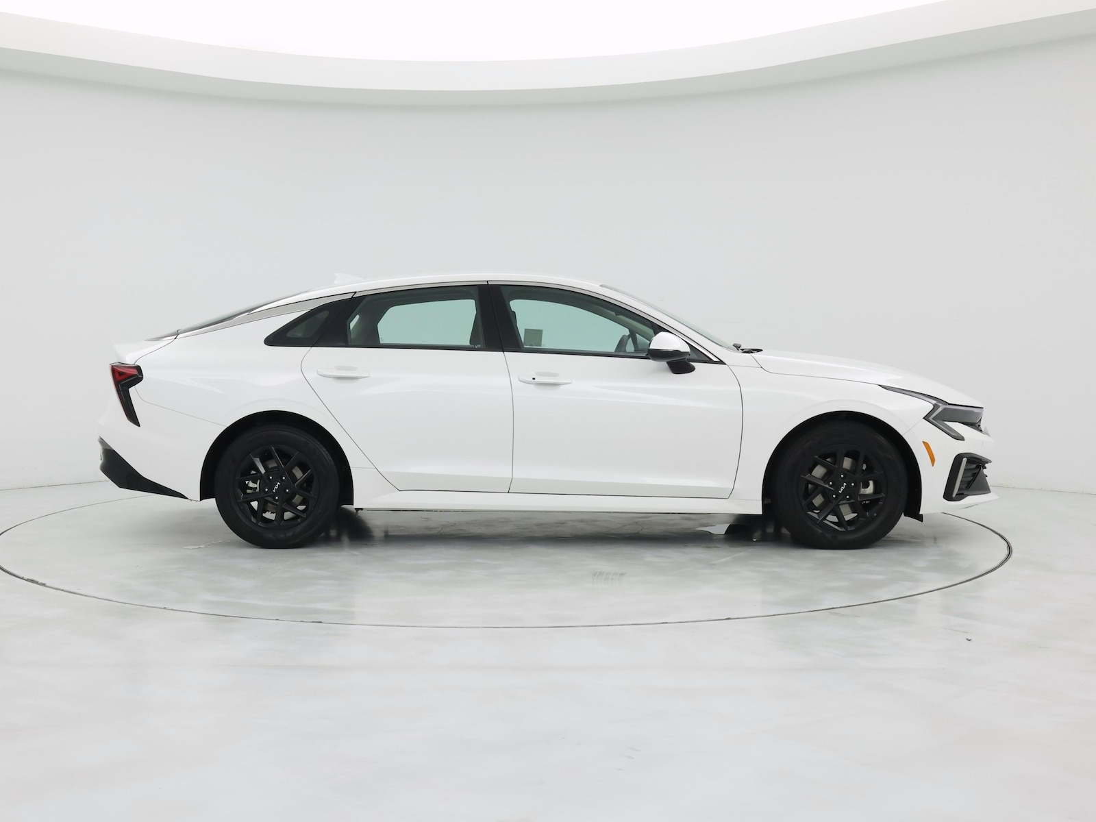 2025 Kia K5 LXS - Photo 8