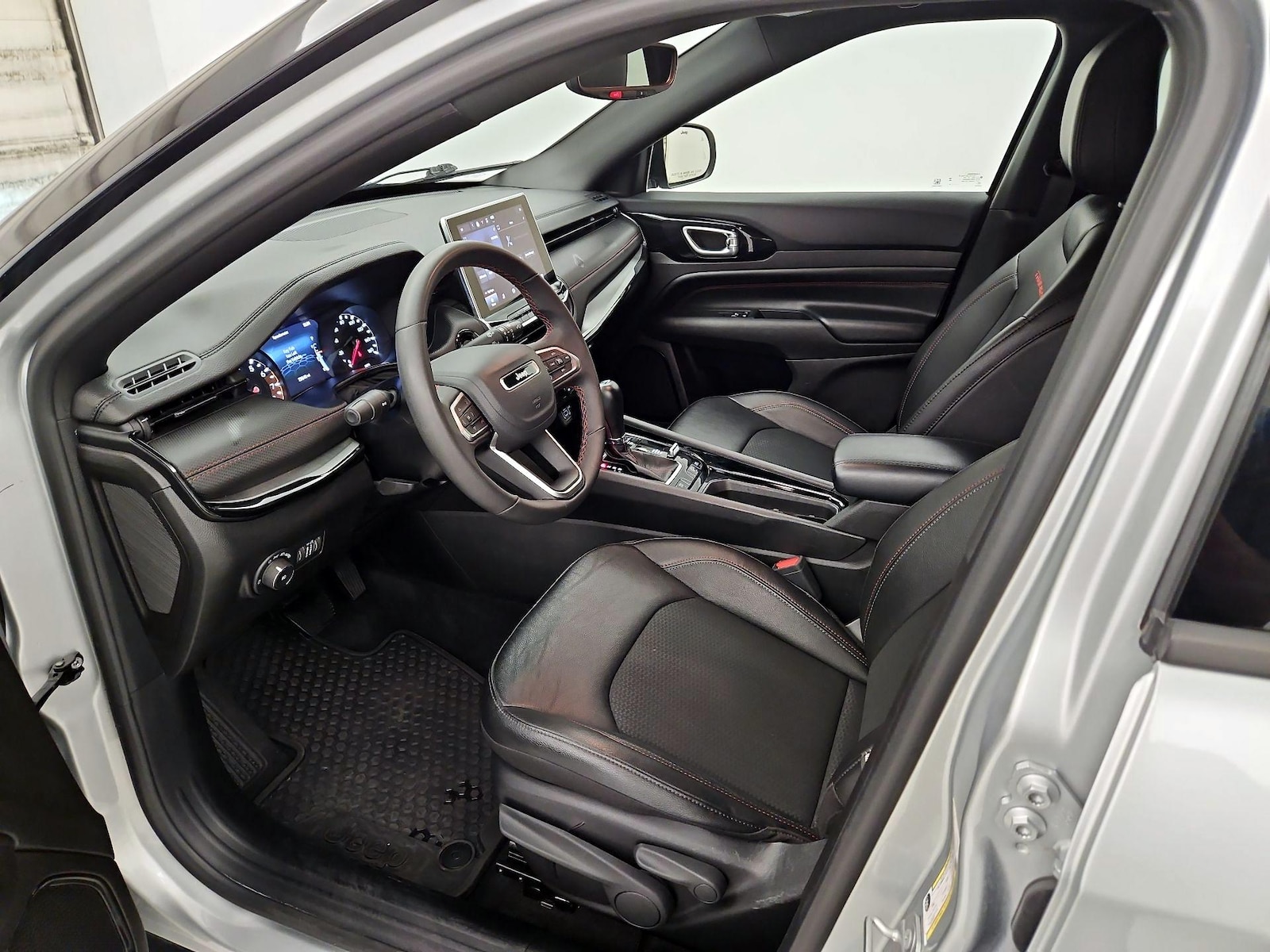 2025 Jeep Compass Trailhawk - Photo 12