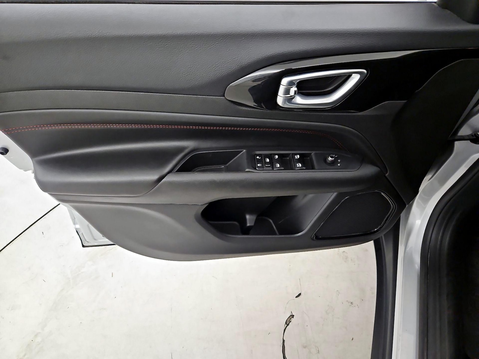 2025 Jeep Compass Trailhawk - Photo 13